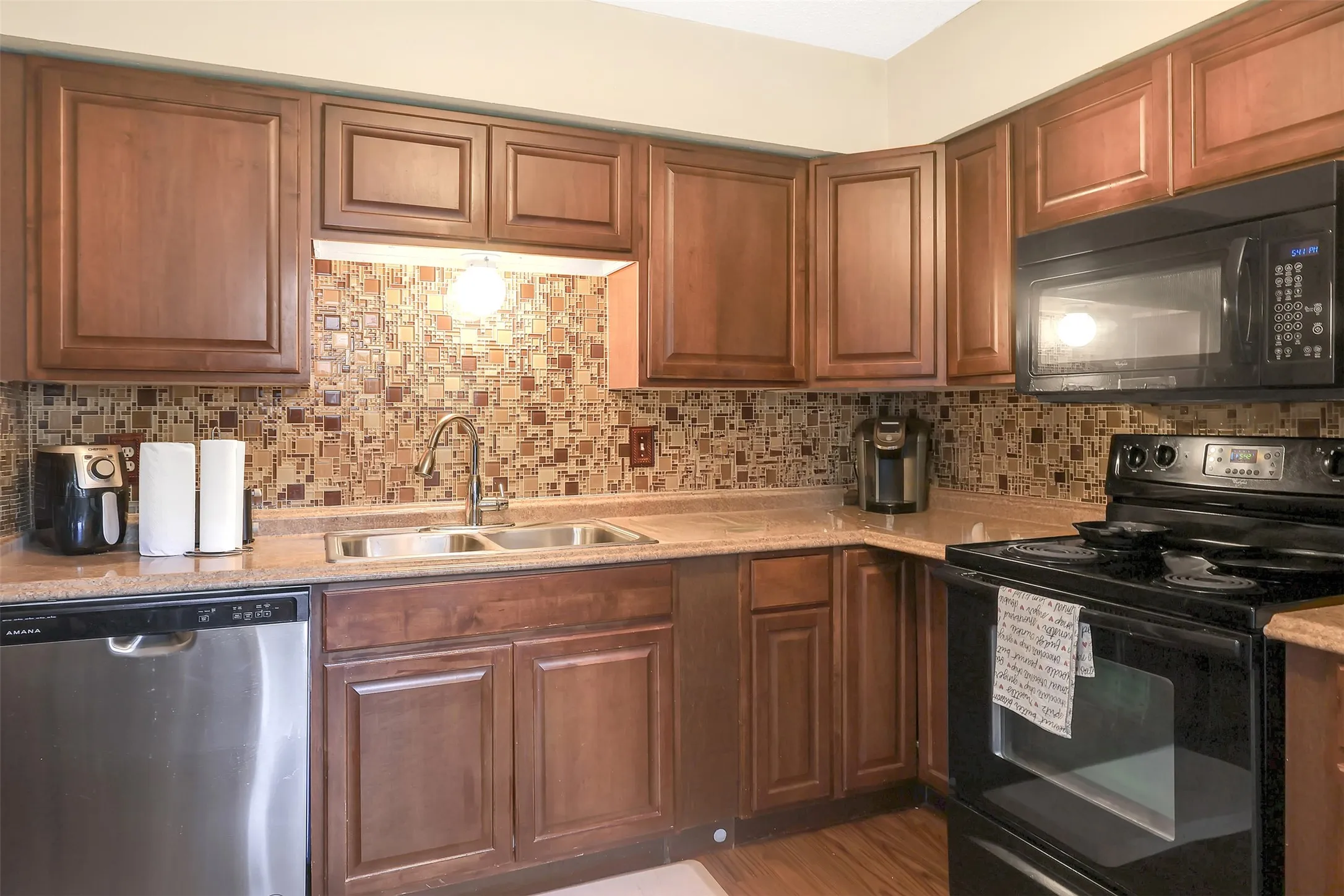 ANOTHER VIEW OF THE KITCHEN