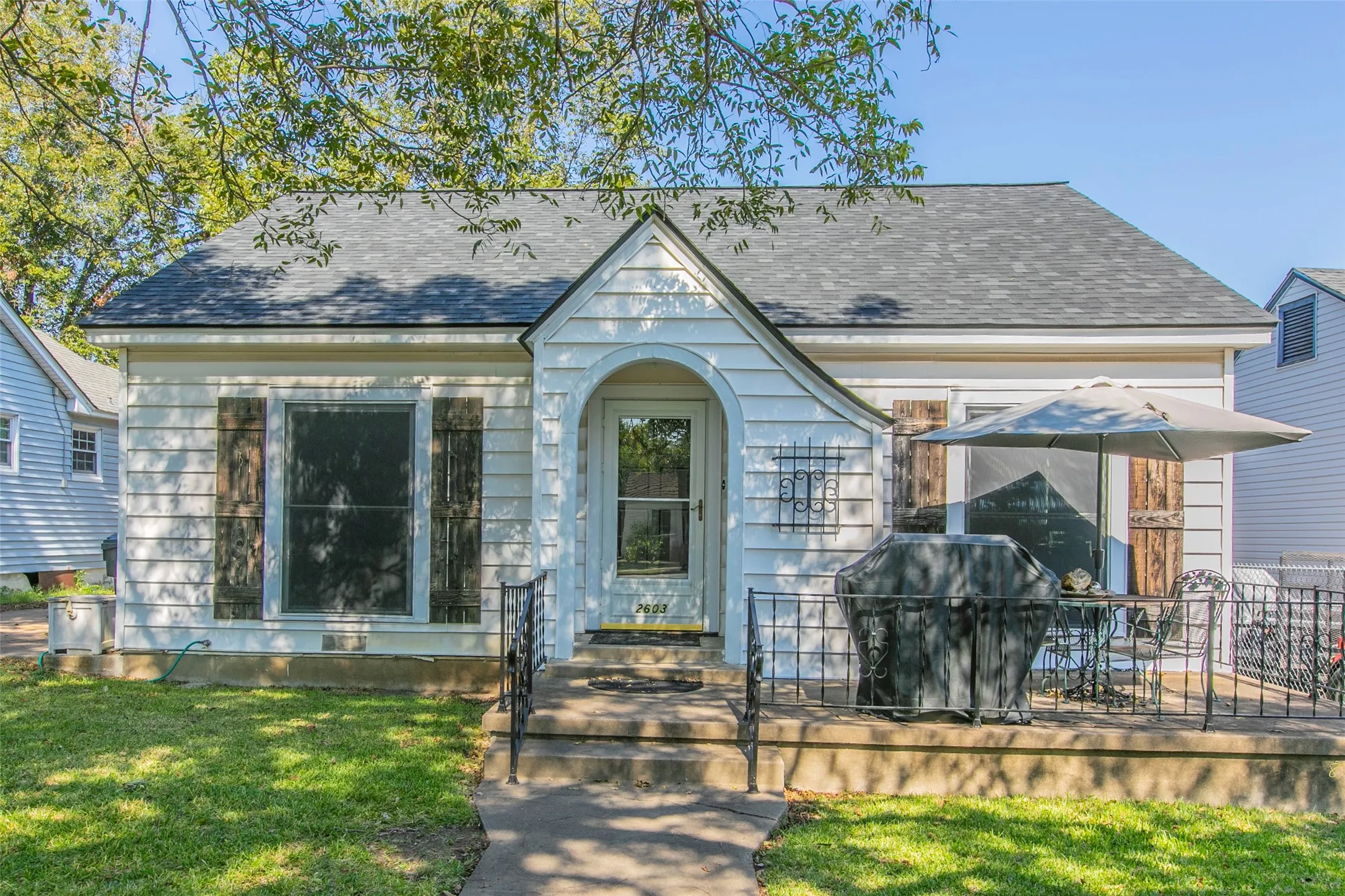 Single Family Residence For Sale in Mc Lennan County , 2603 Pine Avenue, Waco, Texas 76708, 2 Bedroom, 1 Bathroom, 1 Garage spaces, 1,083 Sqft, built in 1943, mls#21078441, Real Estate Agent in Waco, Homes For Sale in Mc Lennan county, Homes For Sale in Waco, Realtor in Waco Texas, Real Estate Brokerage Independent Realty Texas, Luminita Cordes Realtor