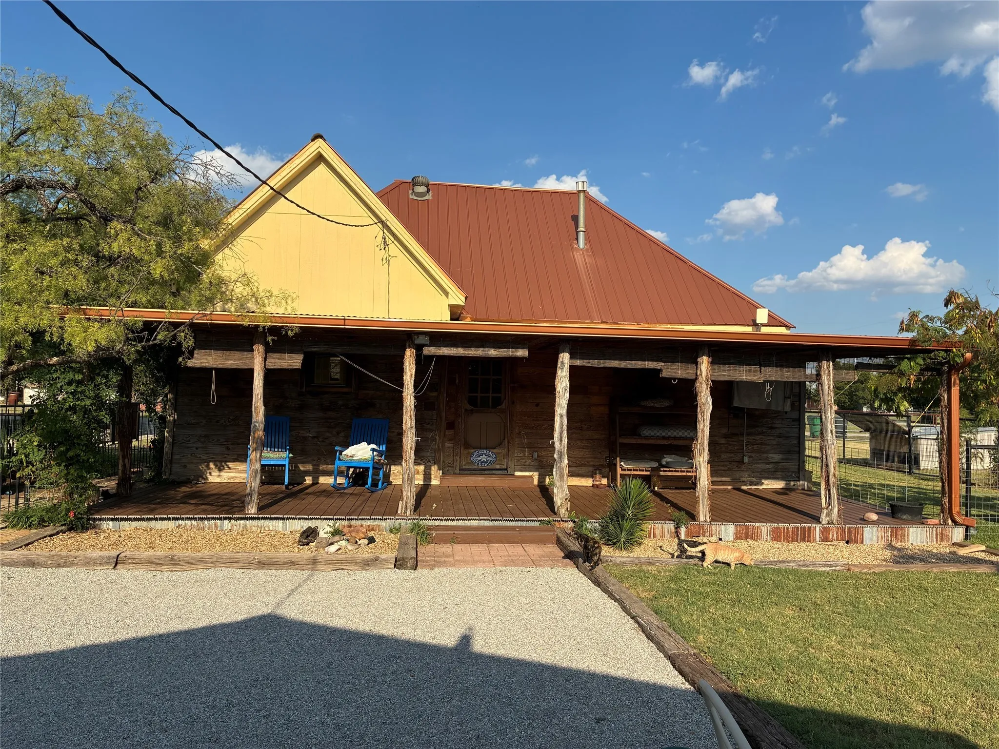 Single Family Residence For Sale in Parker County , 106 S Houston Street, Millsap, Texas 76066, 3 Bedroom, 1 Bathroom, 1 Garage spaces, 1,169 Sqft, built in 0, mls#21078128, Real Estate Agent in Millsap, Homes For Sale in Parker county, Homes For Sale in Millsap, Realtor in Millsap Texas, Real Estate Brokerage Independent Realty Texas, Luminita Cordes Realtor
