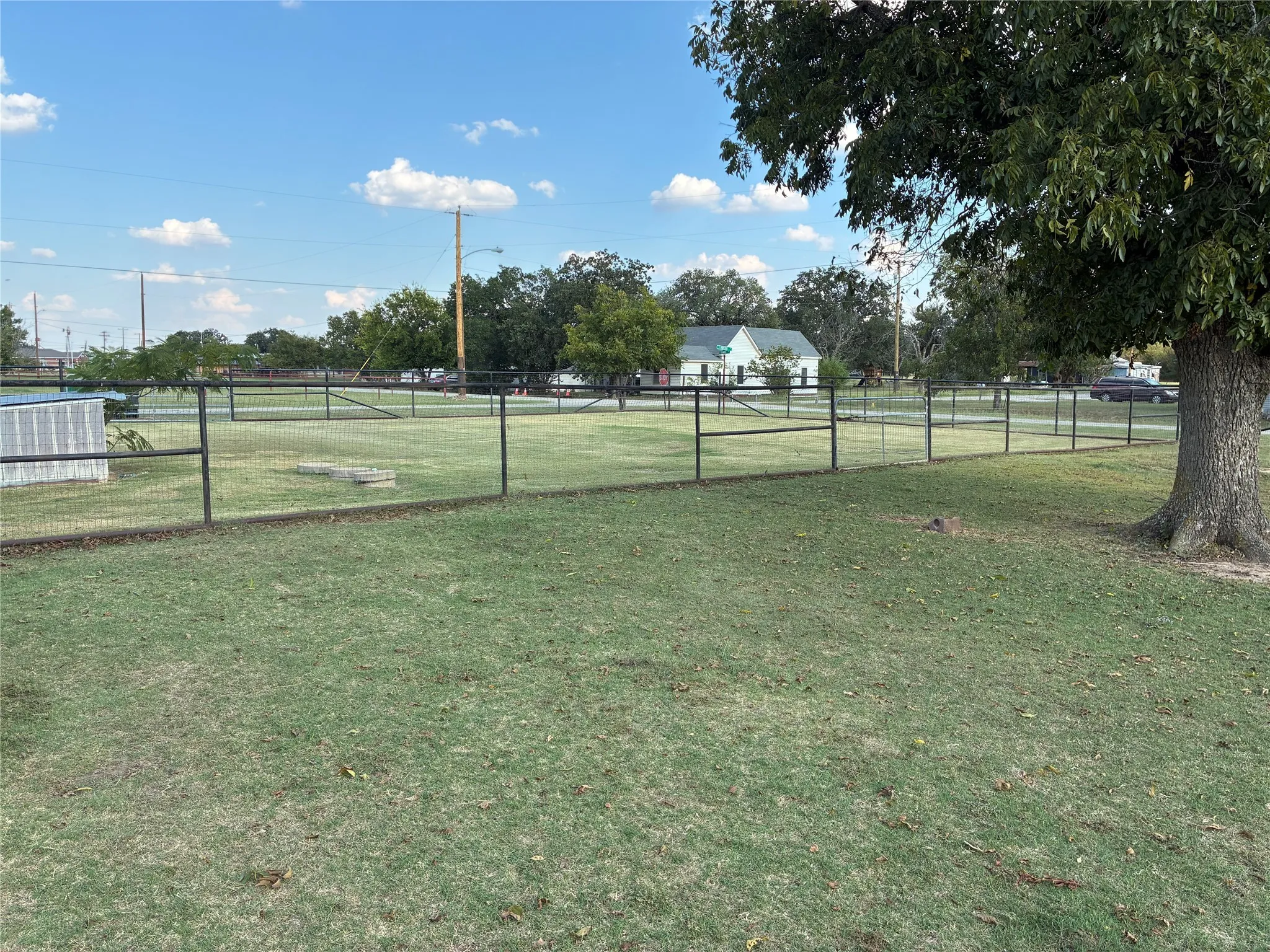 Single Family Residence For Sale in Parker County , 106 S Houston Street, Millsap, Texas 76066, 3 Bedroom, 1 Bathroom, 1 Garage spaces, 1,169 Sqft, built in 0, mls#21078128, Real Estate Agent in Millsap, Homes For Sale in Parker county, Homes For Sale in Millsap, Realtor in Millsap Texas, Real Estate Brokerage Independent Realty Texas, Luminita Cordes Realtor