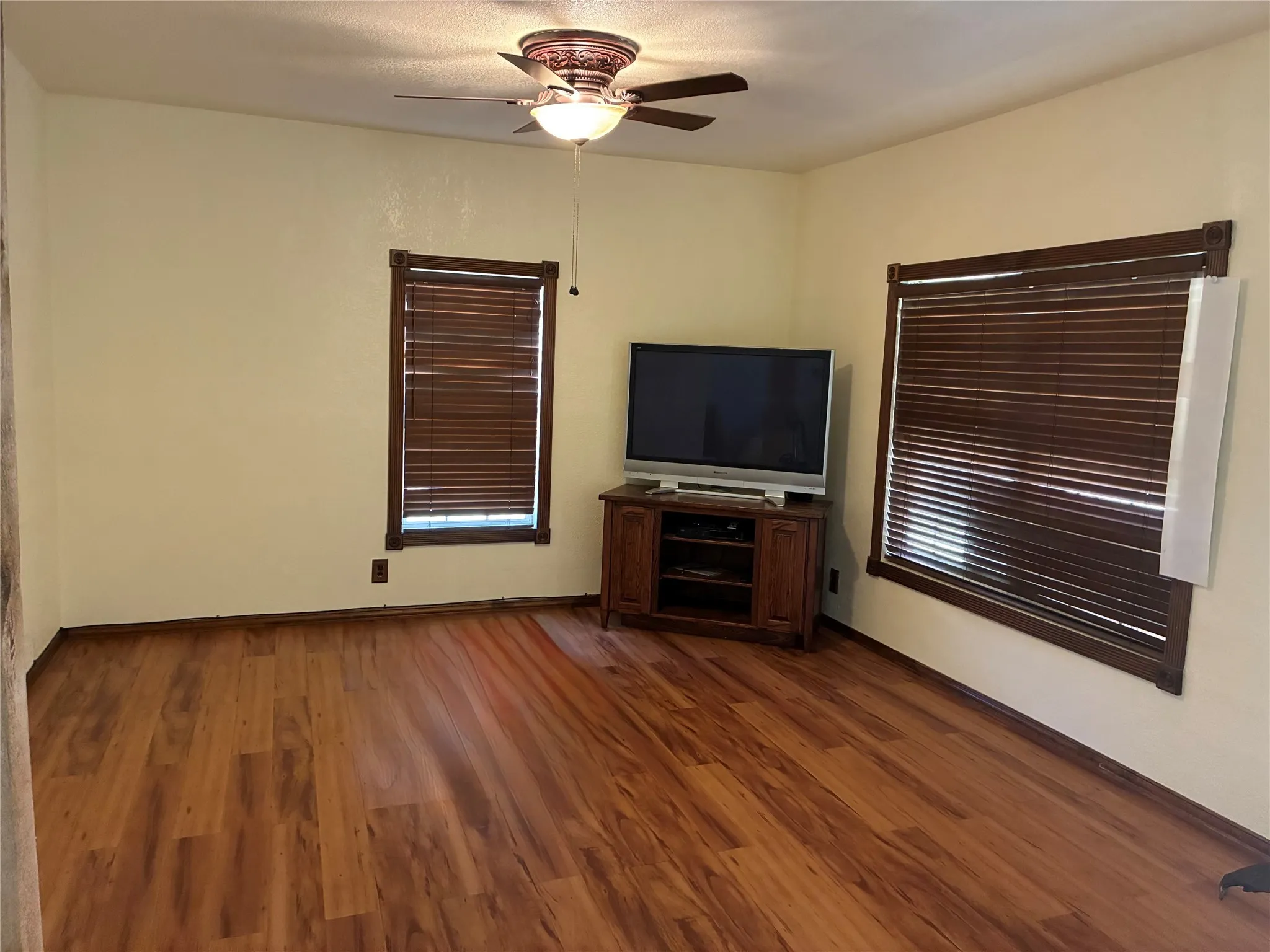 Single Family Residence For Sale in Parker County , 106 S Houston Street, Millsap, Texas 76066, 3 Bedroom, 1 Bathroom, 1 Garage spaces, 1,169 Sqft, built in 0, mls#21078128, Real Estate Agent in Millsap, Homes For Sale in Parker county, Homes For Sale in Millsap, Realtor in Millsap Texas, Real Estate Brokerage Independent Realty Texas, Luminita Cordes Realtor