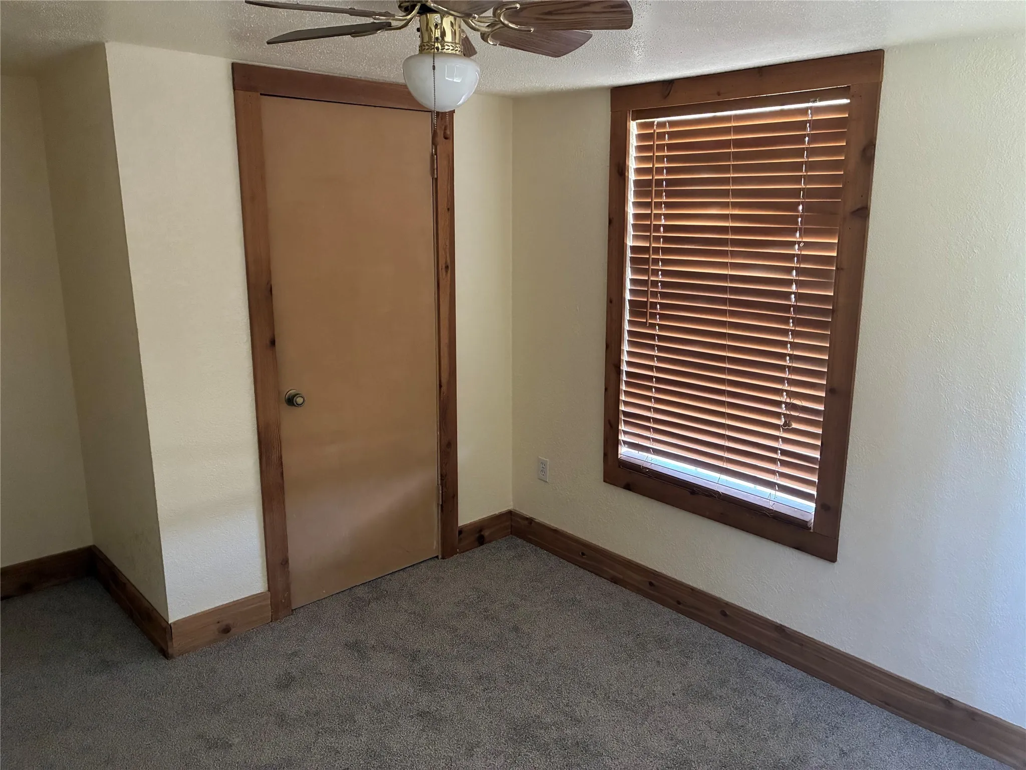 Single Family Residence For Sale in Parker County , 106 S Houston Street, Millsap, Texas 76066, 3 Bedroom, 1 Bathroom, 1 Garage spaces, 1,169 Sqft, built in 0, mls#21078128, Real Estate Agent in Millsap, Homes For Sale in Parker county, Homes For Sale in Millsap, Realtor in Millsap Texas, Real Estate Brokerage Independent Realty Texas, Luminita Cordes Realtor