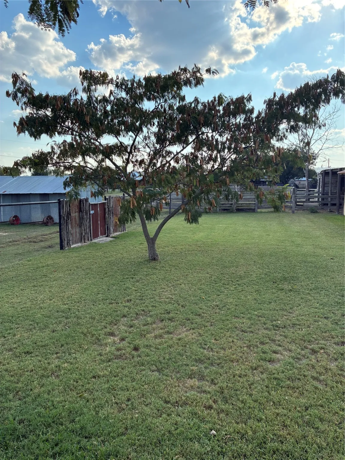 Single Family Residence For Sale in Parker County , 106 S Houston Street, Millsap, Texas 76066, 3 Bedroom, 1 Bathroom, 1 Garage spaces, 1,169 Sqft, built in 0, mls#21078128, Real Estate Agent in Millsap, Homes For Sale in Parker county, Homes For Sale in Millsap, Realtor in Millsap Texas, Real Estate Brokerage Independent Realty Texas, Luminita Cordes Realtor