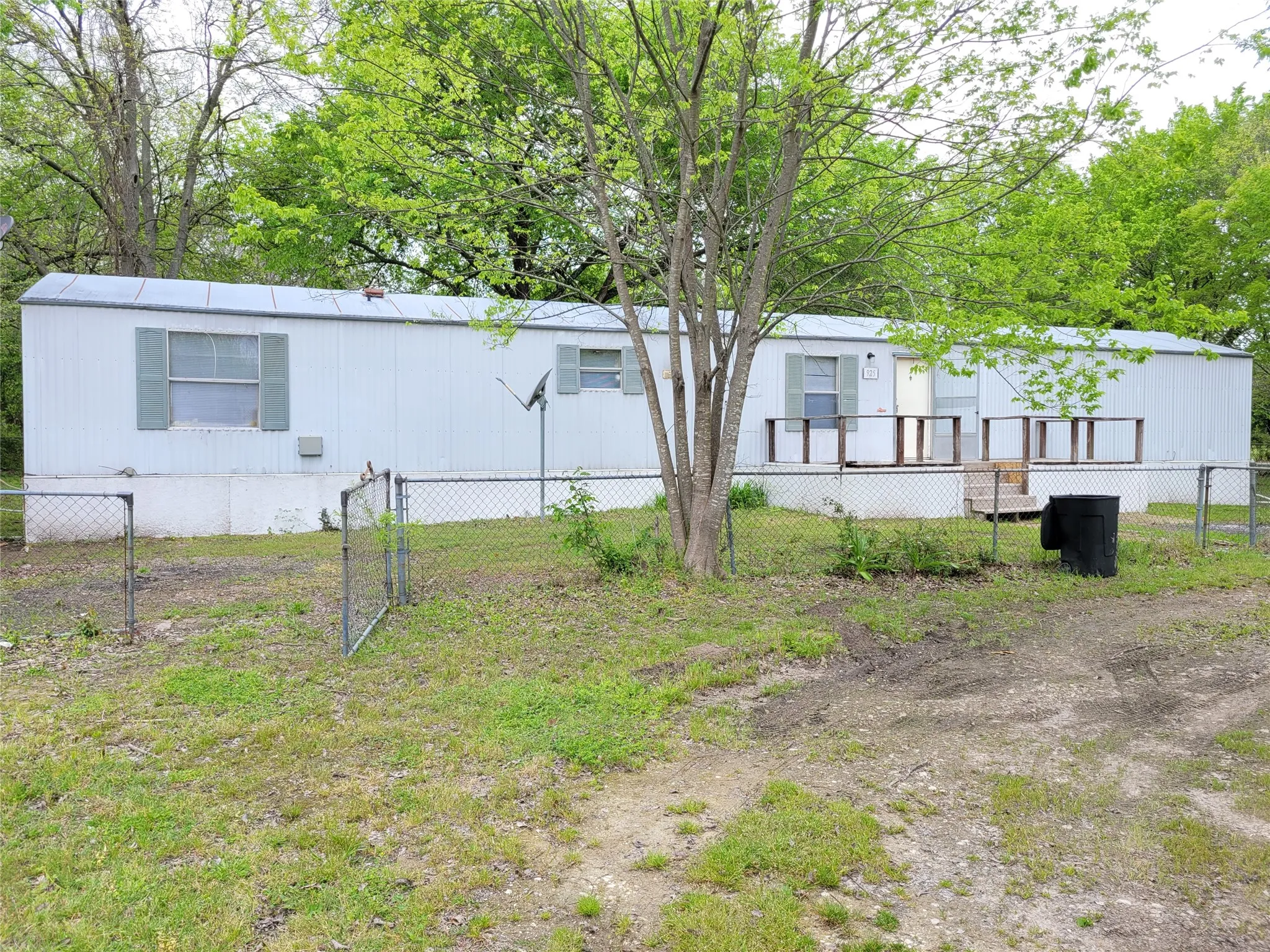 Mobile Home For Sale in Hunt County , 925 Redoak Drive, West Tawakoni, Texas 75474, 3 Bedroom, 2 Bathroom, Garage spaces, 1,038 Sqft, built in 1988, Preowned, mls#21078483, Real Estate Agent in West Tawakoni, Homes For Sale in Hunt county, Homes For Sale in West Tawakoni, Realtor in West Tawakoni Texas, Real Estate Brokerage Independent Realty Texas, Luminita Cordes Realtor