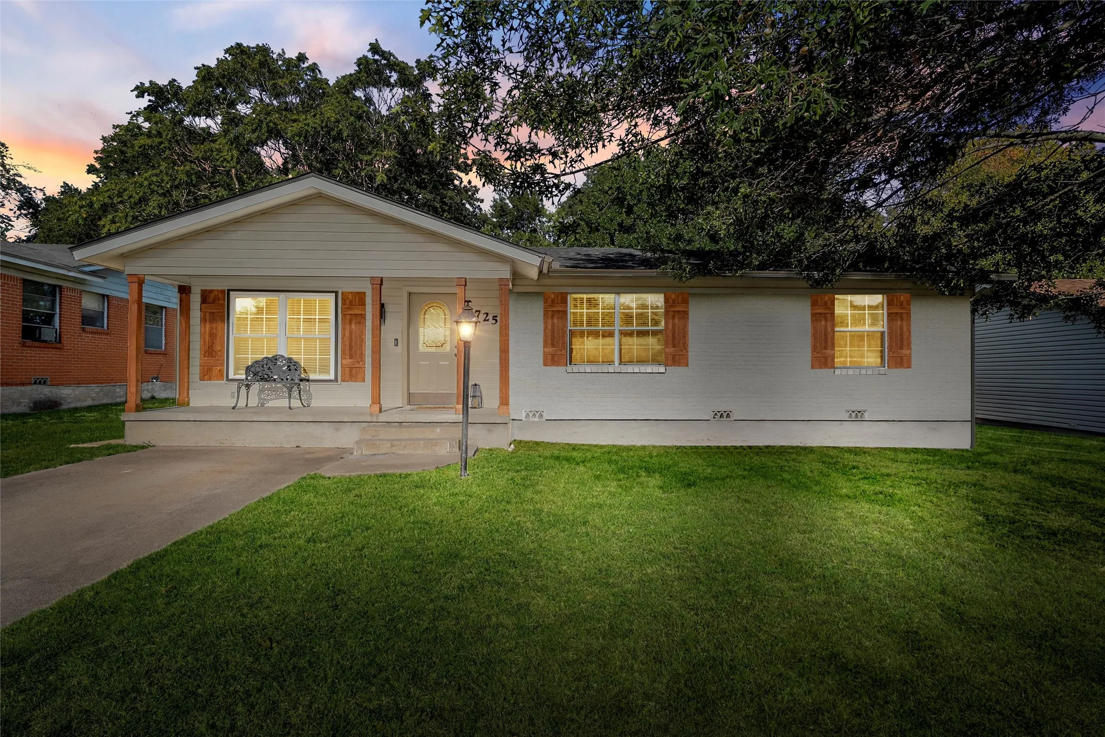 Single Family Residence For Sale in Mc Lennan County , 1725 La Porte Drive, Waco, Texas 76710, 3 Bedroom, 2 Bathroom, Garage spaces, 1,418 Sqft, built in 1960, Preowned, mls#21077159, Real Estate Agent in Waco, Homes For Sale in Mc Lennan county, Homes For Sale in Waco, Realtor in Waco Texas, Real Estate Brokerage Independent Realty Texas, Luminita Cordes Realtor