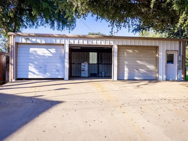 3 Garage Bays and Great Storage.