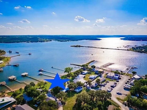 FOX HOLLOW Restaurant & Cantina within Walking Distance on this Gorgeous Deep Water Cove. Possum Hollow Restaurant just around the corner as well. Ideal Lake Location and Easy Access to the Water.