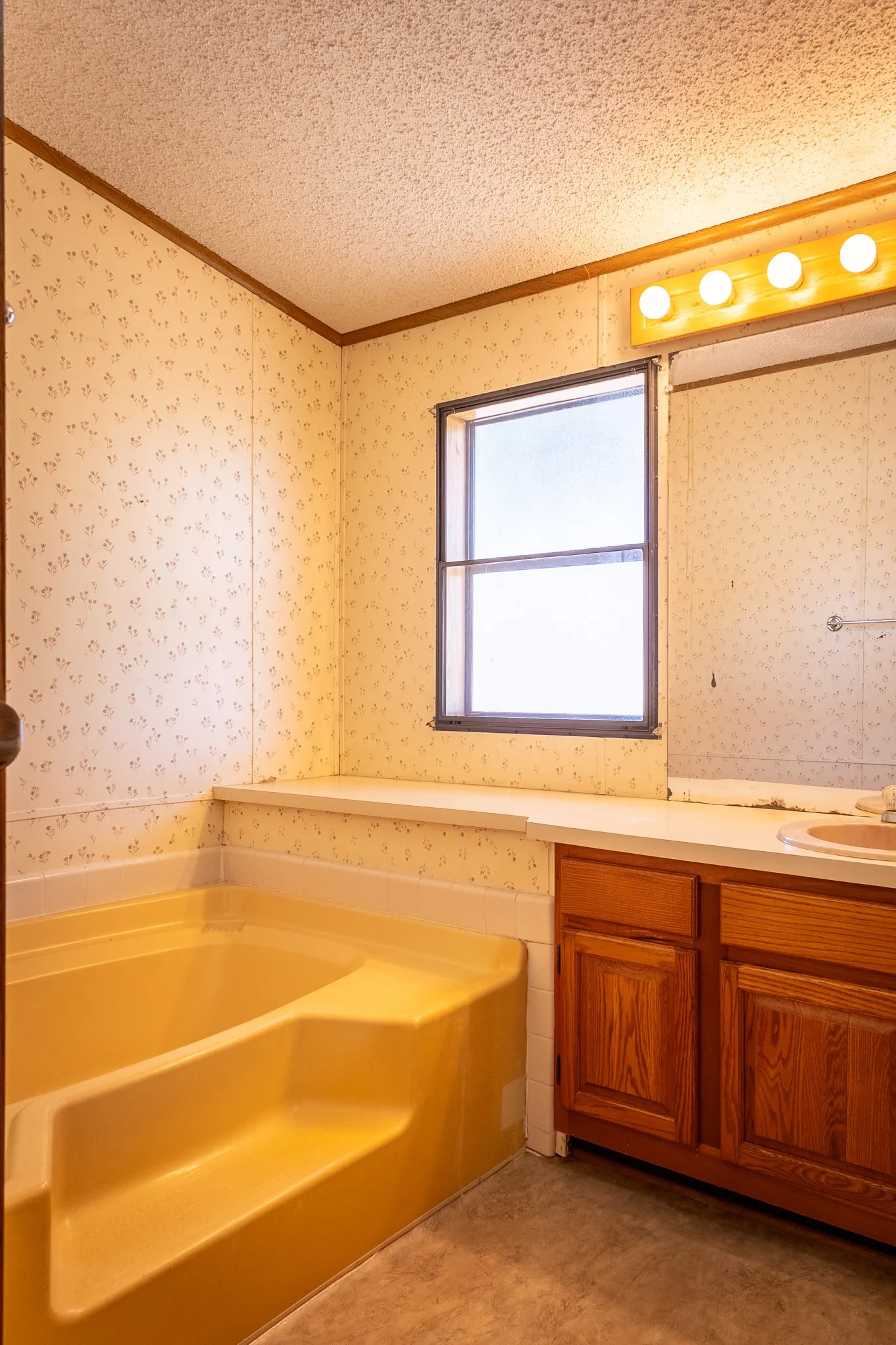 Single Family Residence For Sale in Palo Pinto County , 4713 Fox Hollow Road, Possum Kingdom Lake, Texas 76450, 3 Bedroom, 2 Bathroom, 3 Garage spaces, 1,680 Sqft, built in 1985, mls#21075472, Real Estate Agent in Possum Kingdom Lake, Homes For Sale in Palo Pinto county, Homes For Sale in Possum Kingdom Lake, Realtor in Possum Kingdom Lake Texas, Real Estate Brokerage Independent Realty Texas, Luminita Cordes Realtor