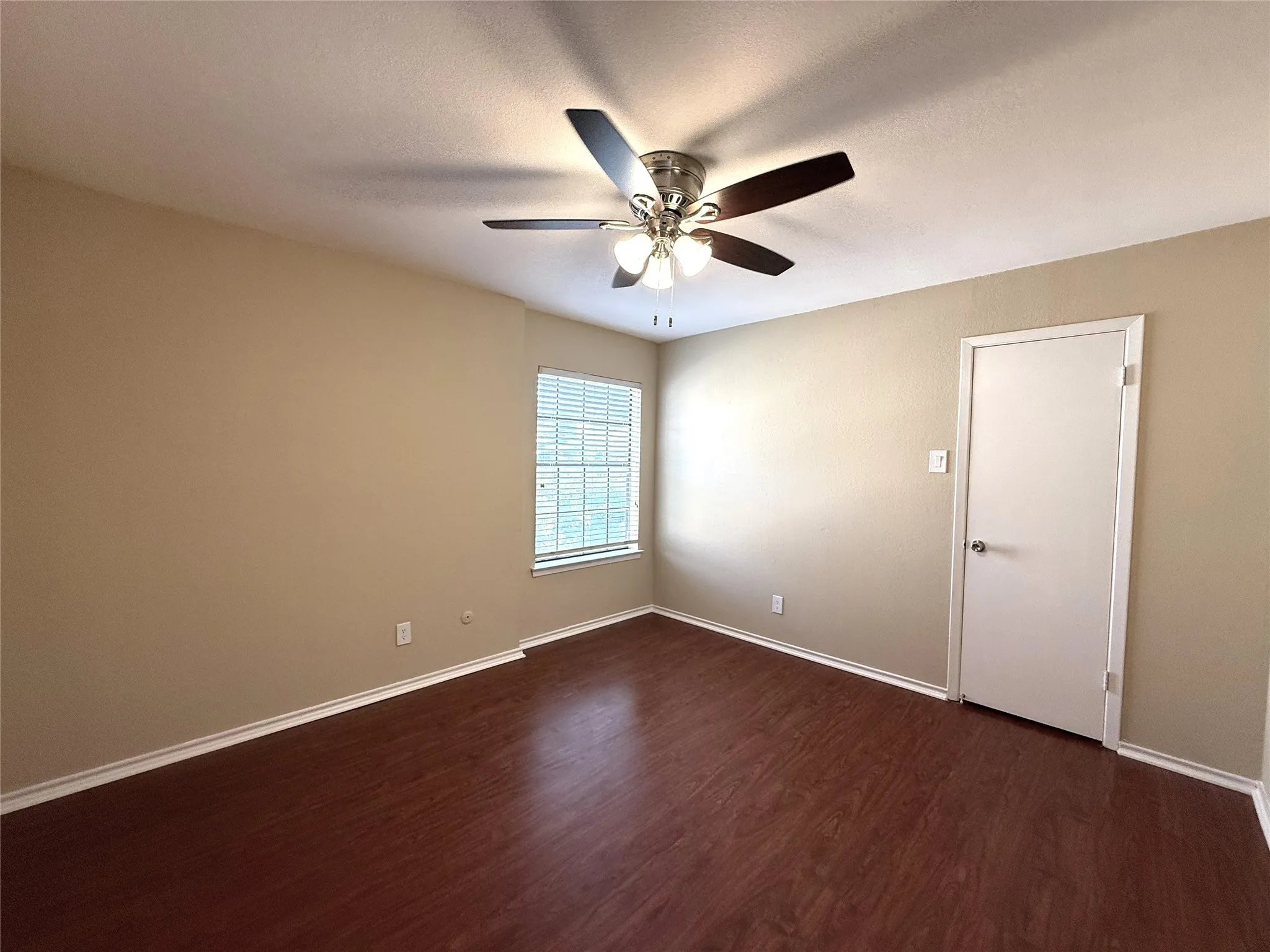 Condominium For Sale in Dallas County , 5335 Bent Tree Forest Drive 240, Dallas, Texas 75248, 1 Bedroom, 1 Bathroom, Garage spaces, 678 Sqft, built in 1981, Preowned, Price $149,500, mls#21064291, Real Estate Agent in Dallas, Homes For Sale in Dallas county, Homes For Sale in Dallas, Realtor in Dallas Texas, Real Estate Brokerage Independent Realty Texas, Luminita Cordes Realtor