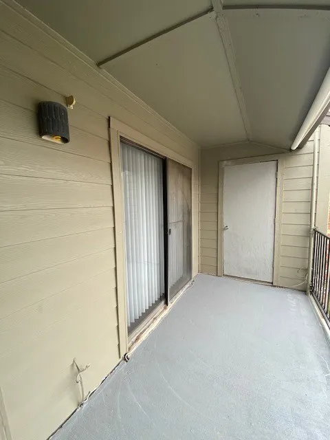 Condominium For Sale in Dallas County , 5335 Bent Tree Forest Drive 240, Dallas, Texas 75248, 1 Bedroom, 1 Bathroom, Garage spaces, 678 Sqft, built in 1981, Preowned, Price $149,500, mls#21064291, Real Estate Agent in Dallas, Homes For Sale in Dallas county, Homes For Sale in Dallas, Realtor in Dallas Texas, Real Estate Brokerage Independent Realty Texas, Luminita Cordes Realtor