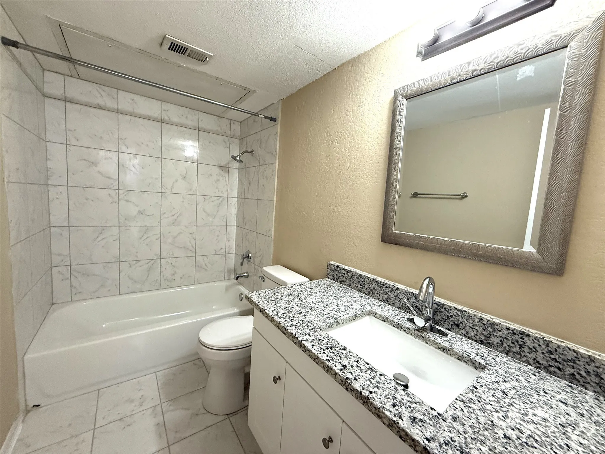 Condominium For Sale in Dallas County , 5335 Bent Tree Forest Drive 240, Dallas, Texas 75248, 1 Bedroom, 1 Bathroom, Garage spaces, 678 Sqft, built in 1981, Preowned, Price $149,500, mls#21064291, Real Estate Agent in Dallas, Homes For Sale in Dallas county, Homes For Sale in Dallas, Realtor in Dallas Texas, Real Estate Brokerage Independent Realty Texas, Luminita Cordes Realtor