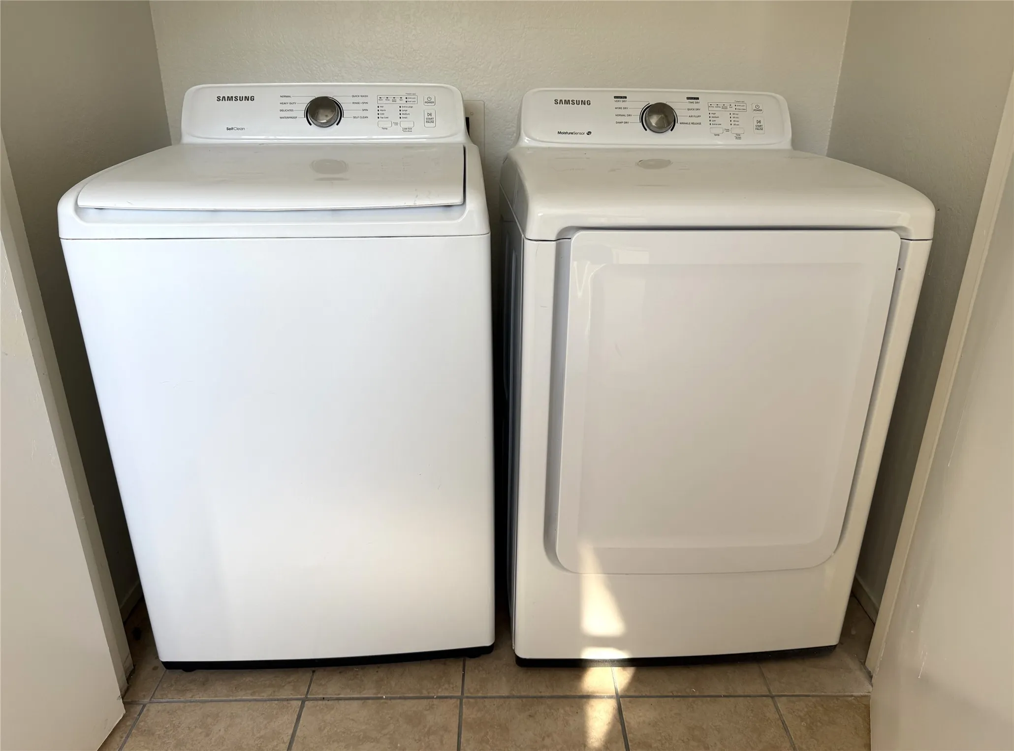 Condominium For Sale in Dallas County , 5335 Bent Tree Forest Drive 240, Dallas, Texas 75248, 1 Bedroom, 1 Bathroom, Garage spaces, 678 Sqft, built in 1981, Preowned, Price $149,500, mls#21064291, Real Estate Agent in Dallas, Homes For Sale in Dallas county, Homes For Sale in Dallas, Realtor in Dallas Texas, Real Estate Brokerage Independent Realty Texas, Luminita Cordes Realtor