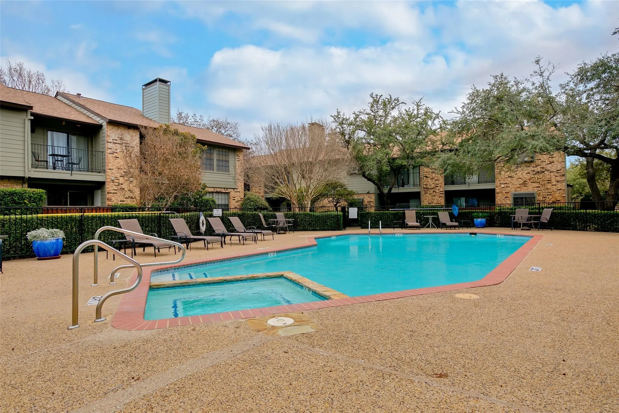 Condominium For Sale in Dallas County , 5335 Bent Tree Forest Drive 240, Dallas, Texas 75248, 1 Bedroom, 1 Bathroom, Garage spaces, 678 Sqft, built in 1981, Preowned, Price $149,500, mls#21064291, Real Estate Agent in Dallas, Homes For Sale in Dallas county, Homes For Sale in Dallas, Realtor in Dallas Texas, Real Estate Brokerage Independent Realty Texas, Luminita Cordes Realtor