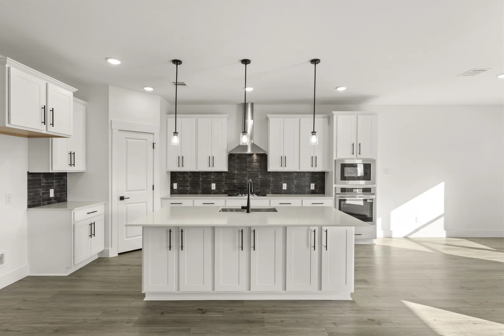 12. 219 Saddletree - Kitchen