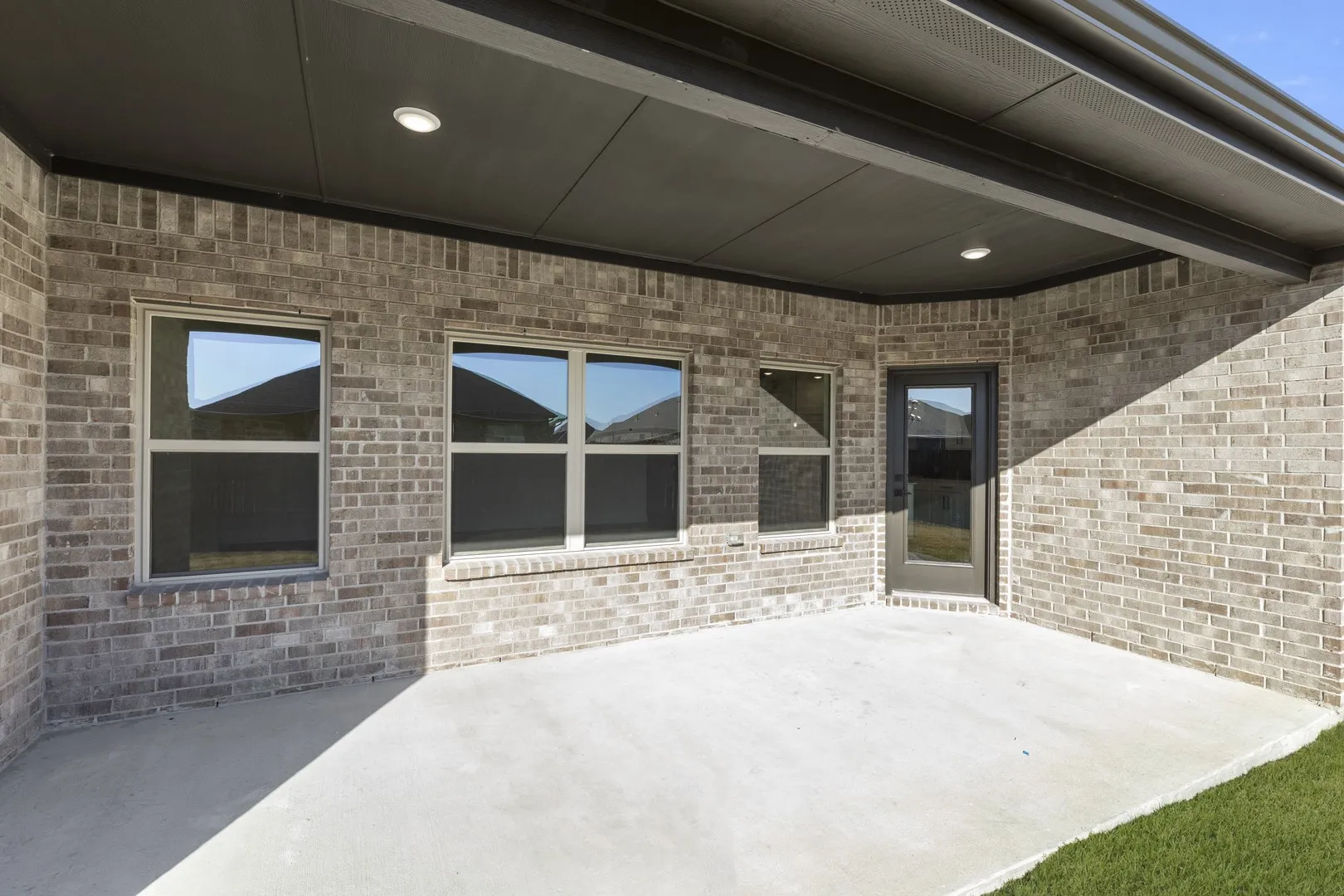 25. 219 Saddletree - Patio