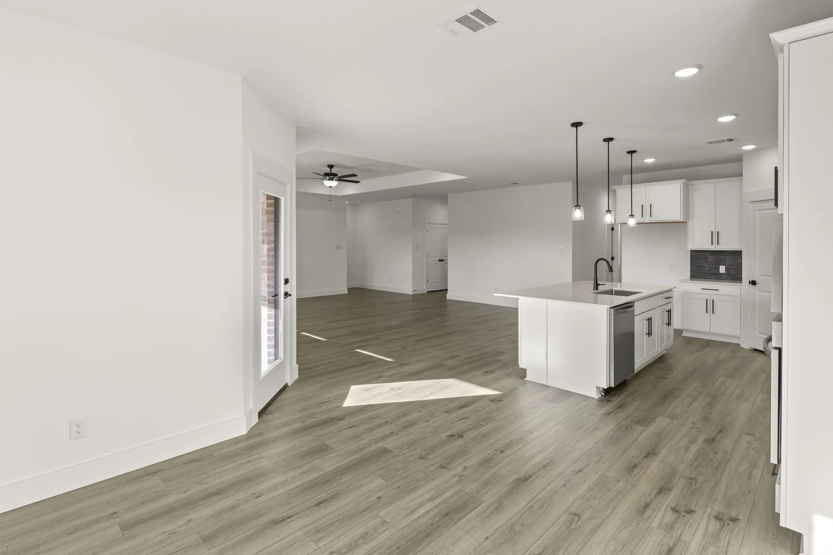 20. 219 Saddletree - Dining (3)
