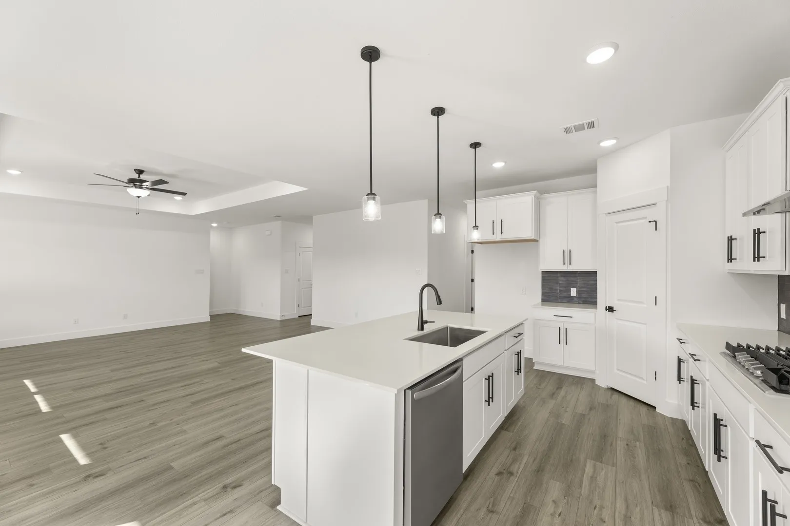 15. 219 Saddletree - Kitchen (4)