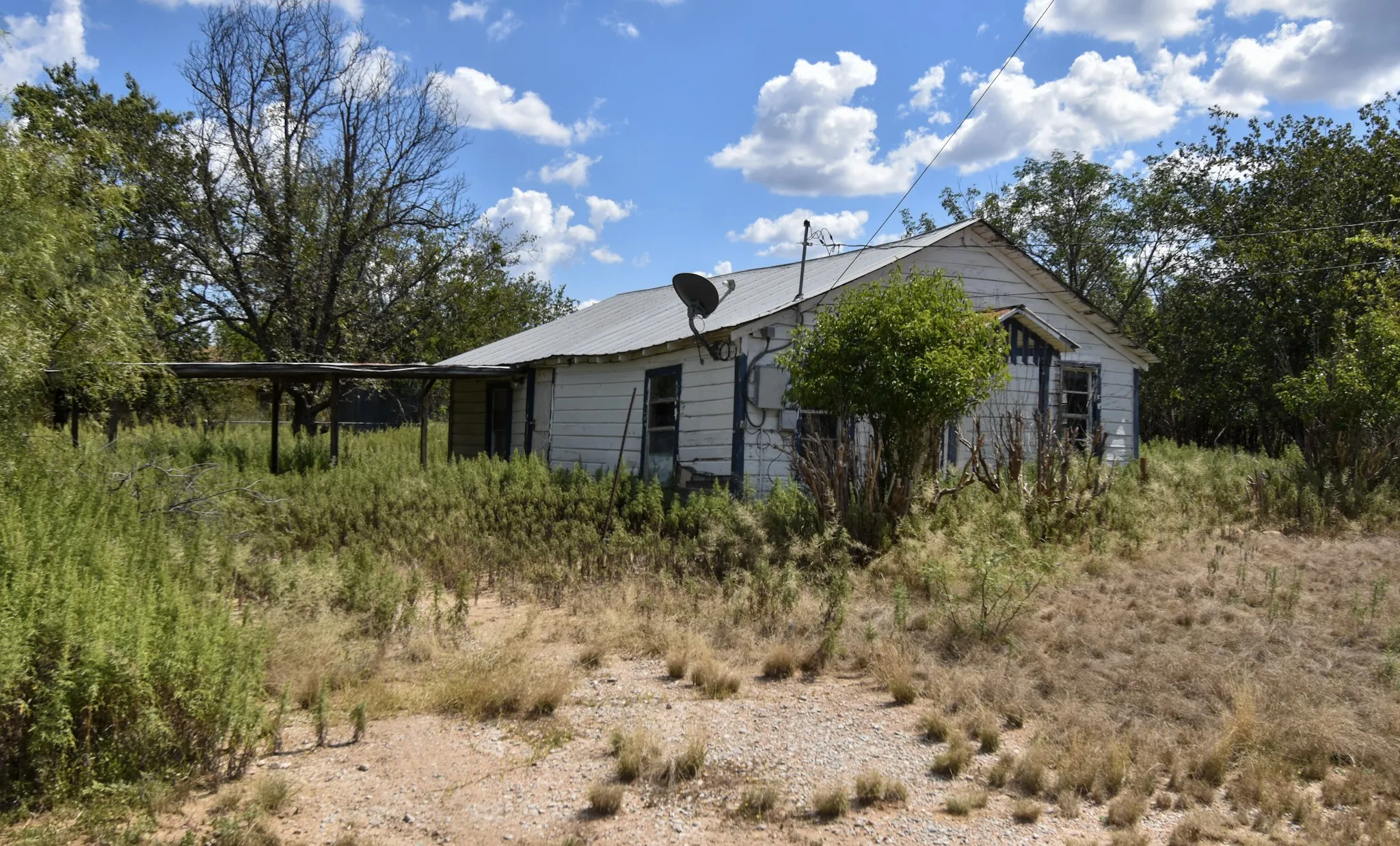 Single Family Residence For Sale in Mc Culloch County , 1101 S Plum, Brady, Texas 76825, 2 Bedroom, 1 Bathroom, Garage spaces, 667 Sqft, built in 1945, mls#21072611, Real Estate Agent in Brady, Homes For Sale in Mc Culloch county, Homes For Sale in Brady, Realtor in Brady Texas, Real Estate Brokerage Independent Realty Texas, Luminita Cordes Realtor