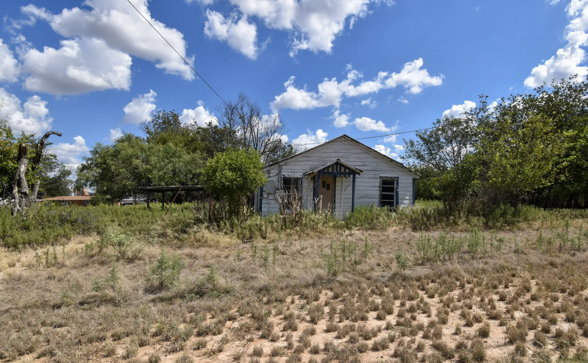 Single Family Residence For Sale in Mc Culloch County , 1101 S Plum, Brady, Texas 76825, 2 Bedroom, 1 Bathroom, Garage spaces, 667 Sqft, built in 1945, mls#21072611, Real Estate Agent in Brady, Homes For Sale in Mc Culloch county, Homes For Sale in Brady, Realtor in Brady Texas, Real Estate Brokerage Independent Realty Texas, Luminita Cordes Realtor