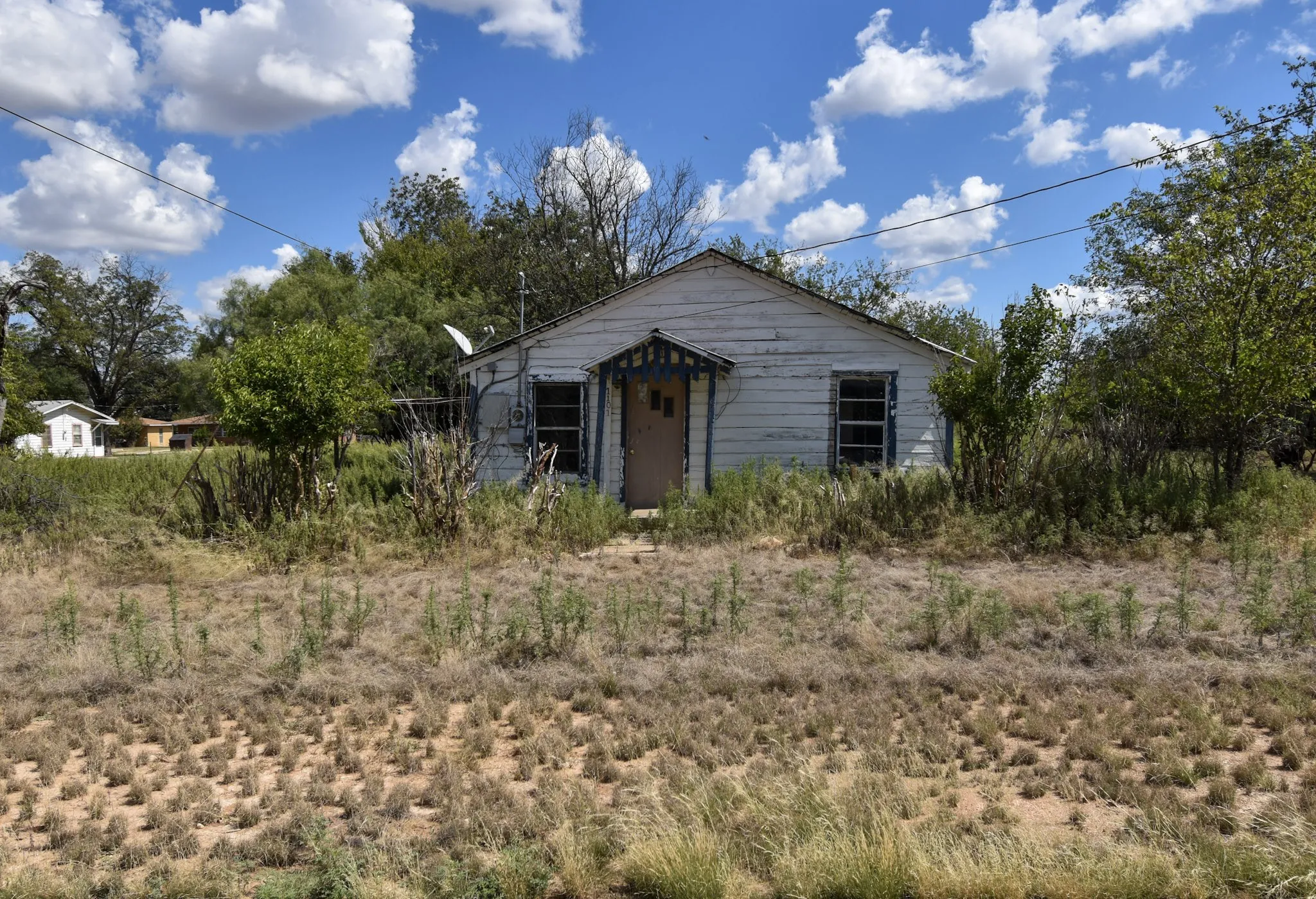 Single Family Residence For Sale in Mc Culloch County , 1101 S Plum, Brady, Texas 76825, 2 Bedroom, 1 Bathroom, Garage spaces, 667 Sqft, built in 1945, mls#21072611, Real Estate Agent in Brady, Homes For Sale in Mc Culloch county, Homes For Sale in Brady, Realtor in Brady Texas, Real Estate Brokerage Independent Realty Texas, Luminita Cordes Realtor
