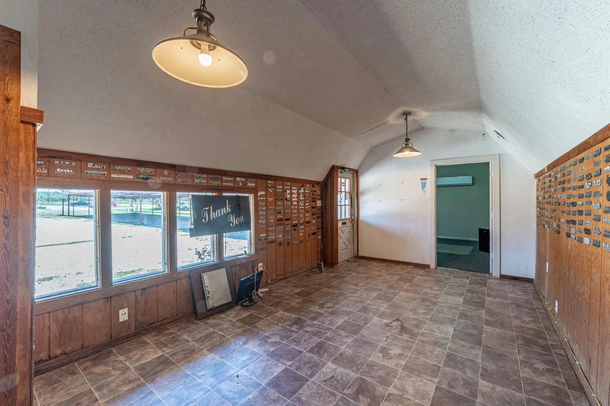 Business For Sale in Eastland County , 929 E Main Street, Eastland, Texas 76448, 0, 0, Garage spaces, 0 Sqft, built in 1985, Preowned, mls#21072418, Real Estate Agent in Eastland, Homes For Sale in Eastland county, Homes For Sale in Eastland, Realtor in Eastland Texas, Real Estate Brokerage Independent Realty Texas, Luminita Cordes Realtor