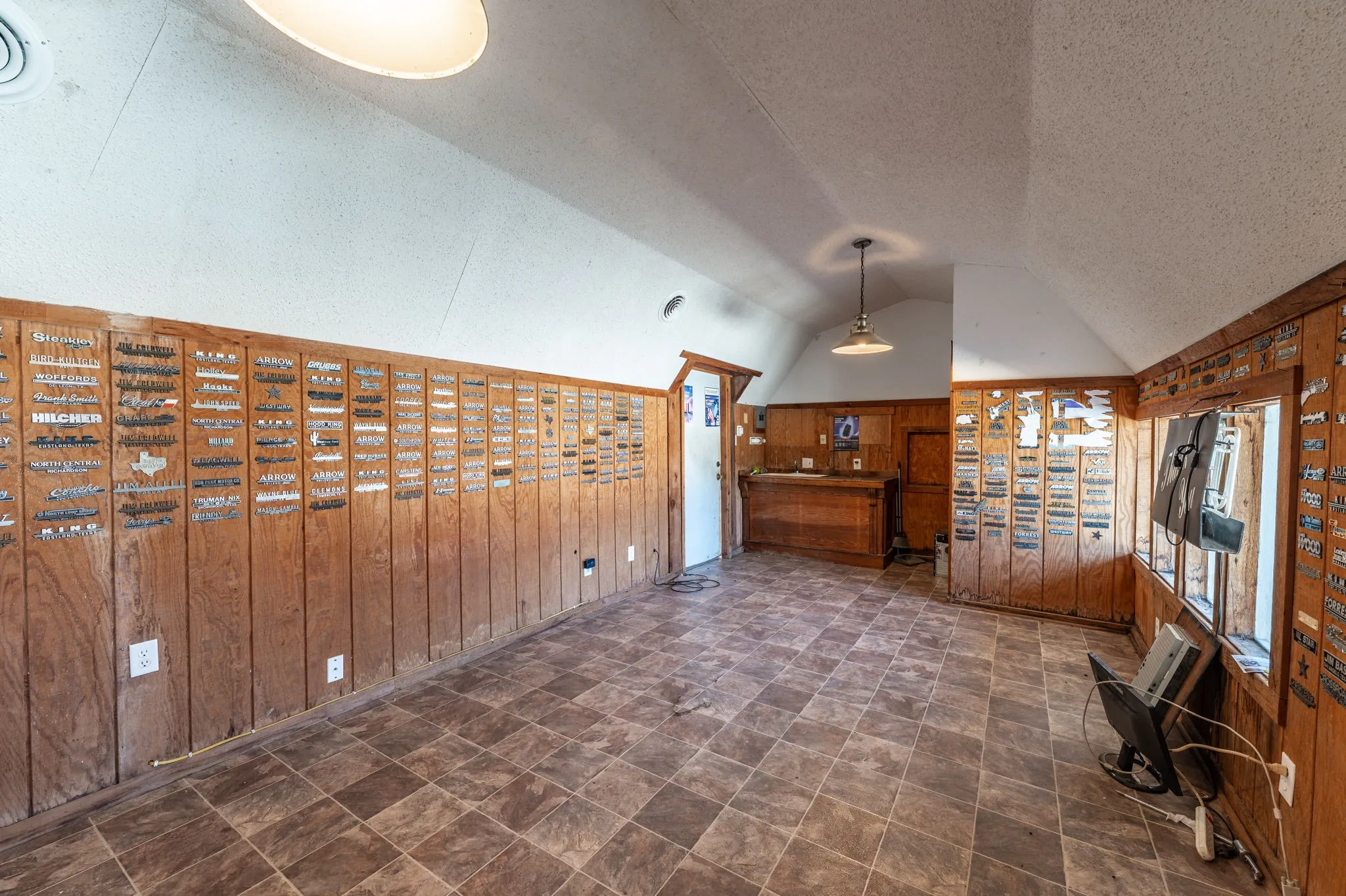 Business For Sale in Eastland County , 929 E Main Street, Eastland, Texas 76448, 0, 0, Garage spaces, 0 Sqft, built in 1985, Preowned, mls#21072418, Real Estate Agent in Eastland, Homes For Sale in Eastland county, Homes For Sale in Eastland, Realtor in Eastland Texas, Real Estate Brokerage Independent Realty Texas, Luminita Cordes Realtor