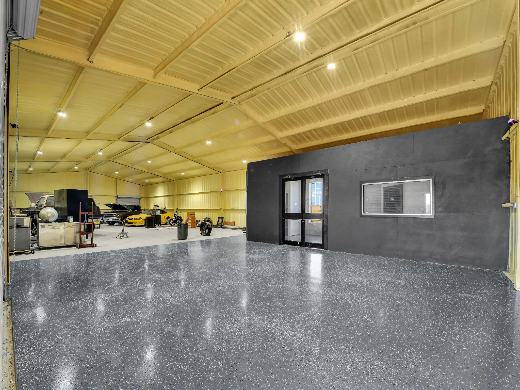 #3 4000 sf display building