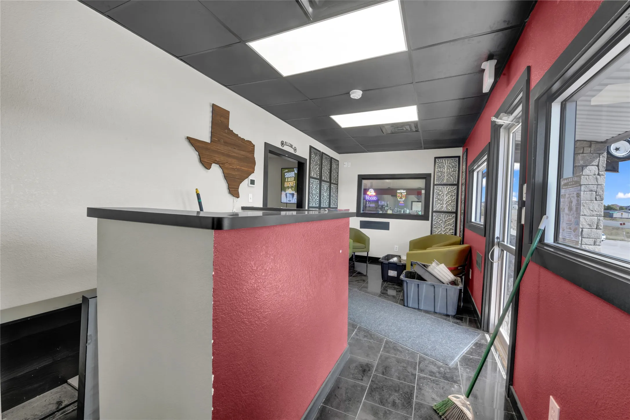 Reception with a drop ceiling