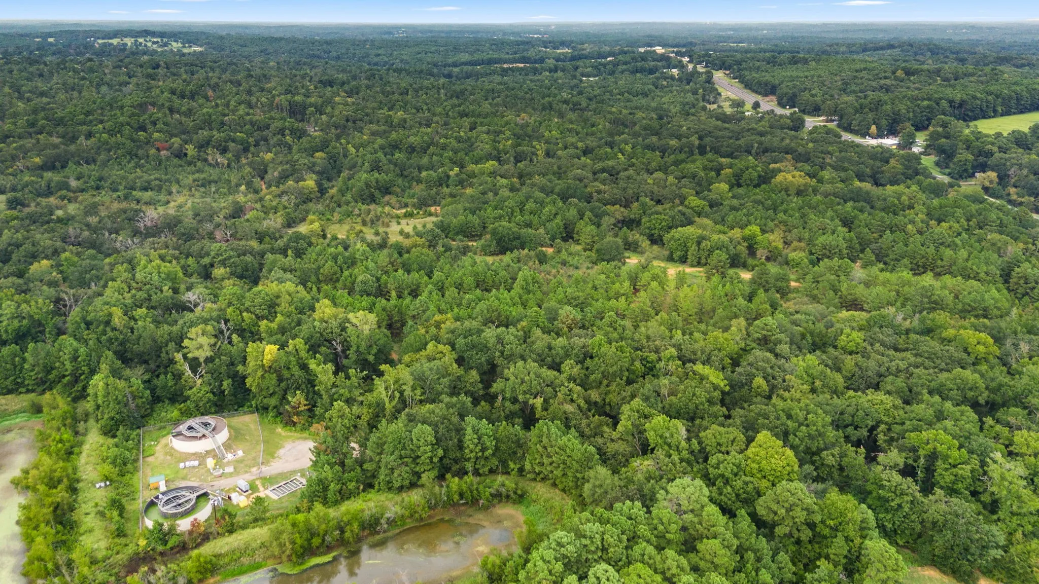 Aerial overview of property's location featuring a nearby body of water