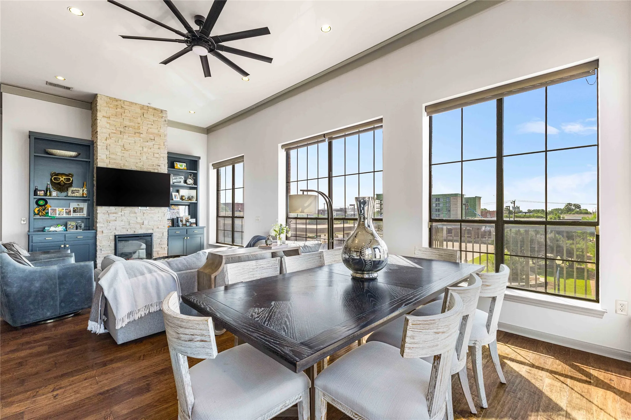 Condominium For Sale in Mc Lennan County , 330 Austin Avenue 322, Waco, Texas 76701, 2 Bedroom, 2 Bathroom, Garage spaces, 1,481 Sqft, built in 2008, mls#21079662, Real Estate Agent in Waco, Homes For Sale in Mc Lennan county, Homes For Sale in Waco, Realtor in Waco Texas, Real Estate Brokerage Independent Realty Texas, Luminita Cordes Realtor