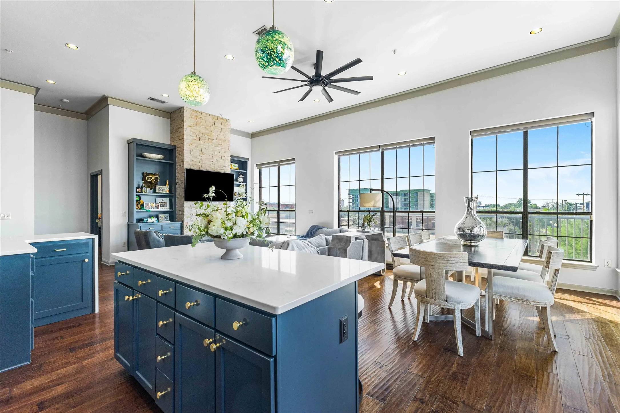 Condominium For Sale in Mc Lennan County , 330 Austin Avenue 322, Waco, Texas 76701, 2 Bedroom, 2 Bathroom, Garage spaces, 1,481 Sqft, built in 2008, mls#21079662, Real Estate Agent in Waco, Homes For Sale in Mc Lennan county, Homes For Sale in Waco, Realtor in Waco Texas, Real Estate Brokerage Independent Realty Texas, Luminita Cordes Realtor
