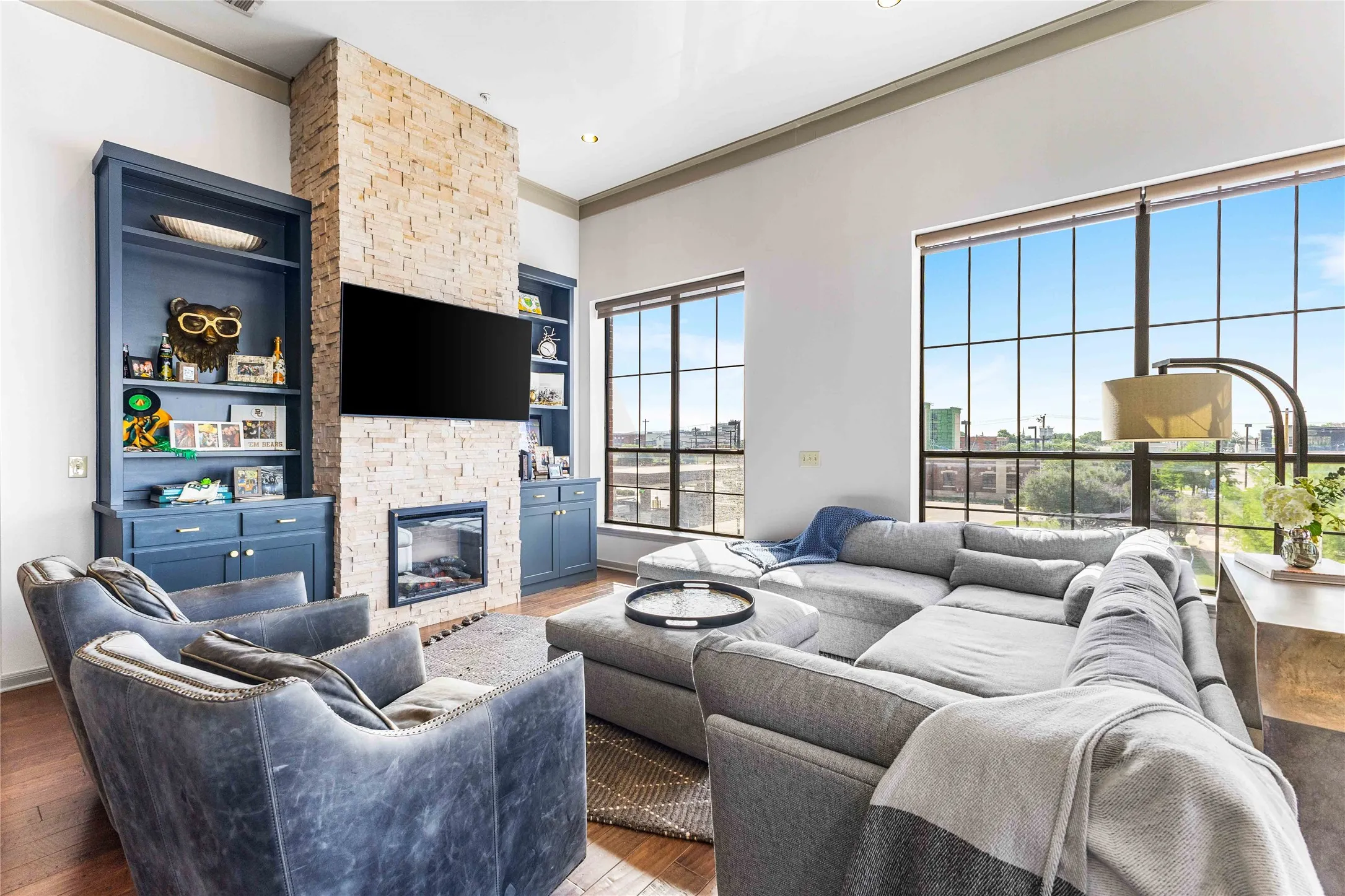 Condominium For Sale in Mc Lennan County , 330 Austin Avenue 322, Waco, Texas 76701, 2 Bedroom, 2 Bathroom, Garage spaces, 1,481 Sqft, built in 2008, mls#21079662, Real Estate Agent in Waco, Homes For Sale in Mc Lennan county, Homes For Sale in Waco, Realtor in Waco Texas, Real Estate Brokerage Independent Realty Texas, Luminita Cordes Realtor