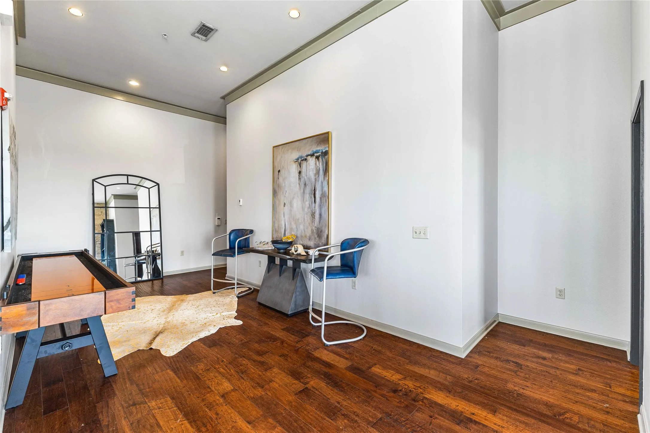 Condominium For Sale in Mc Lennan County , 330 Austin Avenue 322, Waco, Texas 76701, 2 Bedroom, 2 Bathroom, Garage spaces, 1,481 Sqft, built in 2008, mls#21079662, Real Estate Agent in Waco, Homes For Sale in Mc Lennan county, Homes For Sale in Waco, Realtor in Waco Texas, Real Estate Brokerage Independent Realty Texas, Luminita Cordes Realtor
