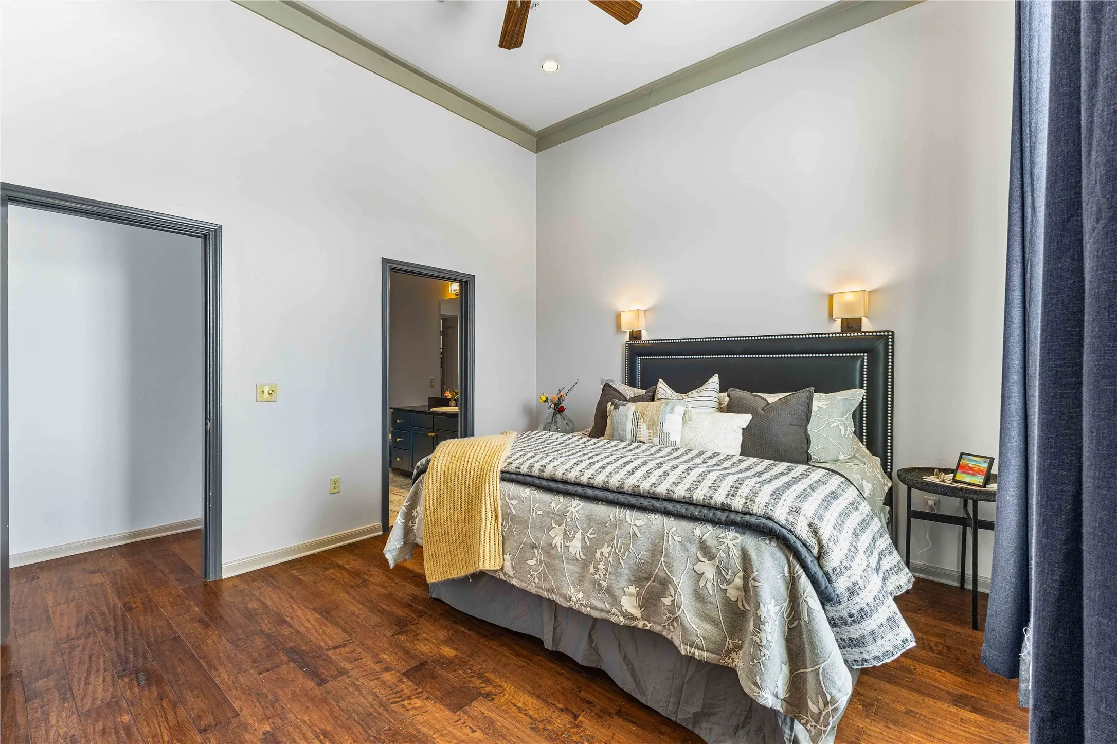Condominium For Sale in Mc Lennan County , 330 Austin Avenue 322, Waco, Texas 76701, 2 Bedroom, 2 Bathroom, Garage spaces, 1,481 Sqft, built in 2008, mls#21079662, Real Estate Agent in Waco, Homes For Sale in Mc Lennan county, Homes For Sale in Waco, Realtor in Waco Texas, Real Estate Brokerage Independent Realty Texas, Luminita Cordes Realtor