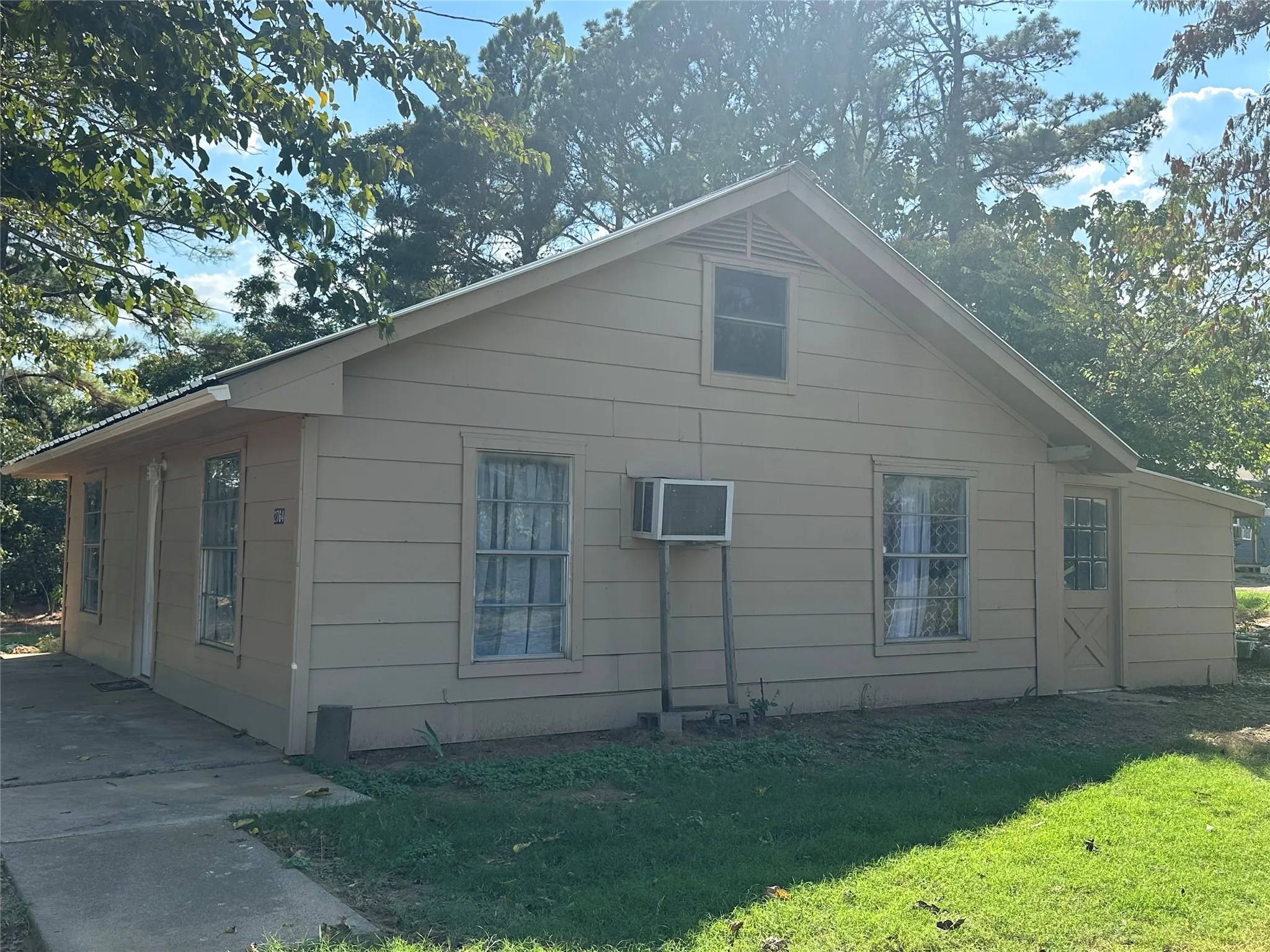 For Sale in Parker County , 2764 W Highway 199, Springtown, Texas 76082, 13 Bedroom, 6 Bathroom, Garage spaces, 0 Sqft, built in 1972, Preowned, mls#21075304, Real Estate Agent in Springtown, Homes For Sale in Parker county, Homes For Sale in Springtown, Realtor in Springtown Texas, Real Estate Brokerage Independent Realty Texas, Luminita Cordes Realtor