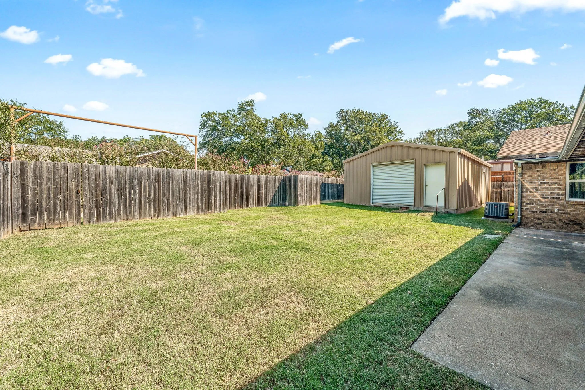 Single Family Residence For Sale in Young County , 1003 Royal Lane, Graham, Texas 76450, 5 Bedroom, 4 Bathroom, 2 Garage spaces, 2,320 Sqft, built in 1975, Preowned, mls#21079484, Real Estate Agent in Graham, Homes For Sale in Young county, Homes For Sale in Graham, Realtor in Graham Texas, Real Estate Brokerage Independent Realty Texas, Luminita Cordes Realtor