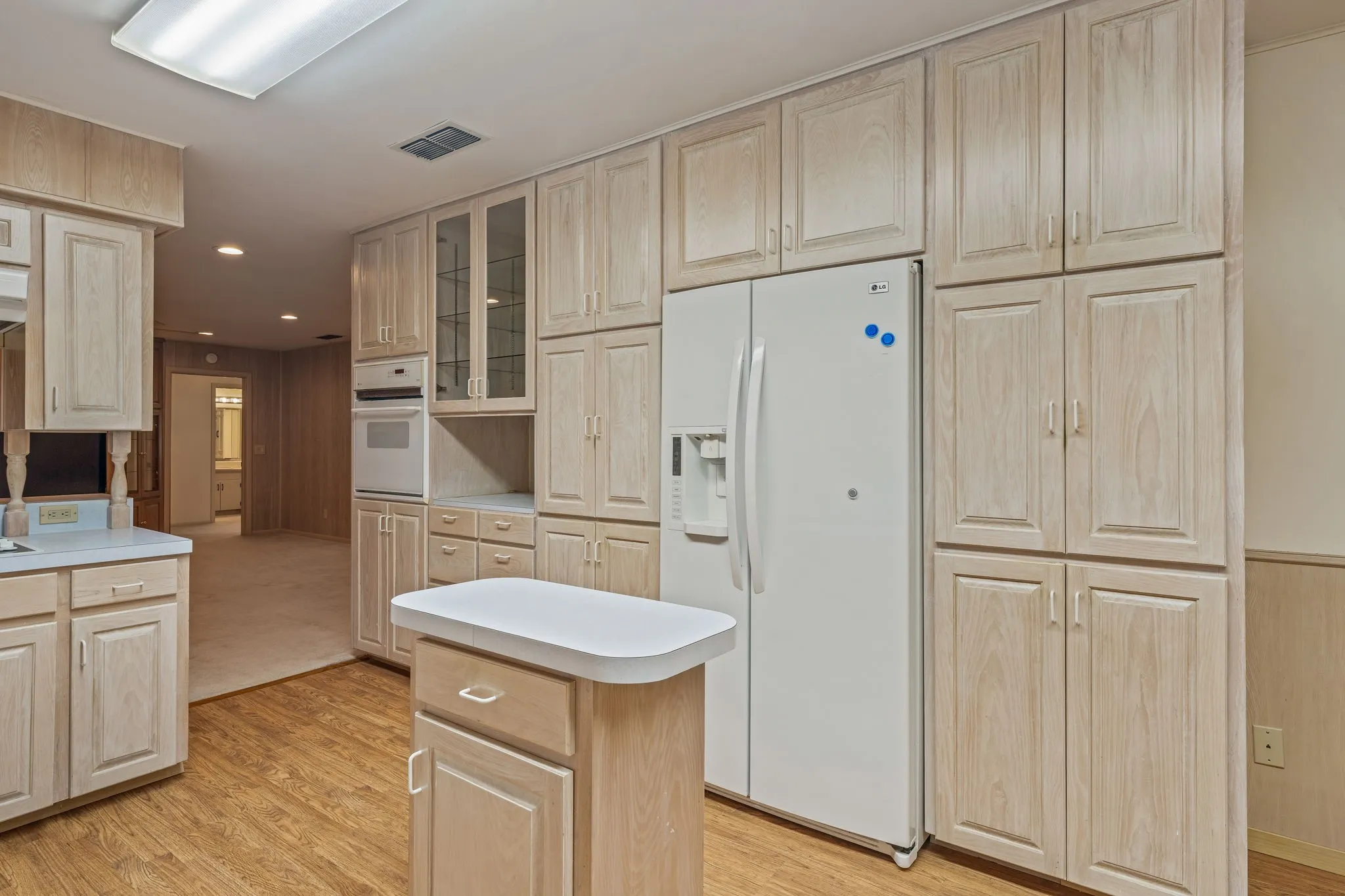 Single Family Residence For Sale in Young County , 1003 Royal Lane, Graham, Texas 76450, 5 Bedroom, 4 Bathroom, 2 Garage spaces, 2,320 Sqft, built in 1975, Preowned, mls#21079484, Real Estate Agent in Graham, Homes For Sale in Young county, Homes For Sale in Graham, Realtor in Graham Texas, Real Estate Brokerage Independent Realty Texas, Luminita Cordes Realtor