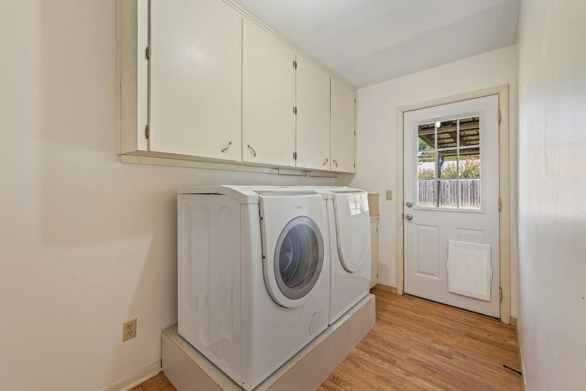 Single Family Residence For Sale in Young County , 1003 Royal Lane, Graham, Texas 76450, 5 Bedroom, 4 Bathroom, 2 Garage spaces, 2,320 Sqft, built in 1975, Preowned, mls#21079484, Real Estate Agent in Graham, Homes For Sale in Young county, Homes For Sale in Graham, Realtor in Graham Texas, Real Estate Brokerage Independent Realty Texas, Luminita Cordes Realtor