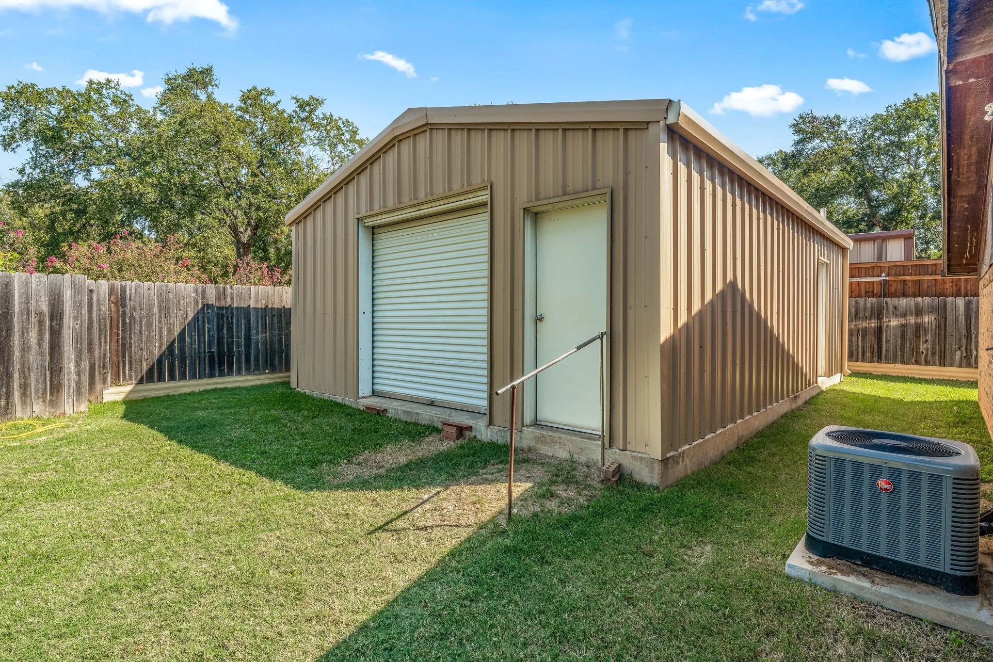 Single Family Residence For Sale in Young County , 1003 Royal Lane, Graham, Texas 76450, 5 Bedroom, 4 Bathroom, 2 Garage spaces, 2,320 Sqft, built in 1975, Preowned, mls#21079484, Real Estate Agent in Graham, Homes For Sale in Young county, Homes For Sale in Graham, Realtor in Graham Texas, Real Estate Brokerage Independent Realty Texas, Luminita Cordes Realtor