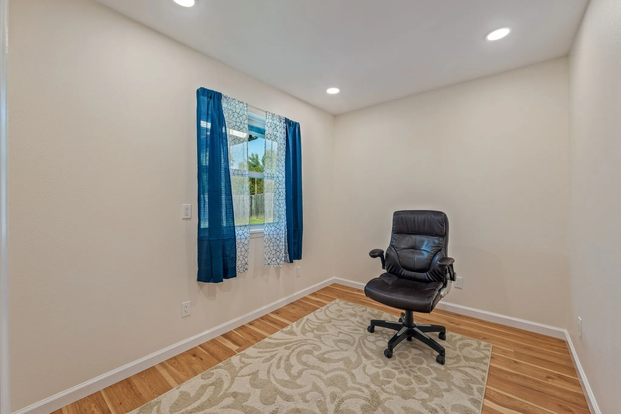 Single Family Residence For Sale in Young County , 1003 Royal Lane, Graham, Texas 76450, 5 Bedroom, 4 Bathroom, 2 Garage spaces, 2,320 Sqft, built in 1975, Preowned, mls#21079484, Real Estate Agent in Graham, Homes For Sale in Young county, Homes For Sale in Graham, Realtor in Graham Texas, Real Estate Brokerage Independent Realty Texas, Luminita Cordes Realtor
