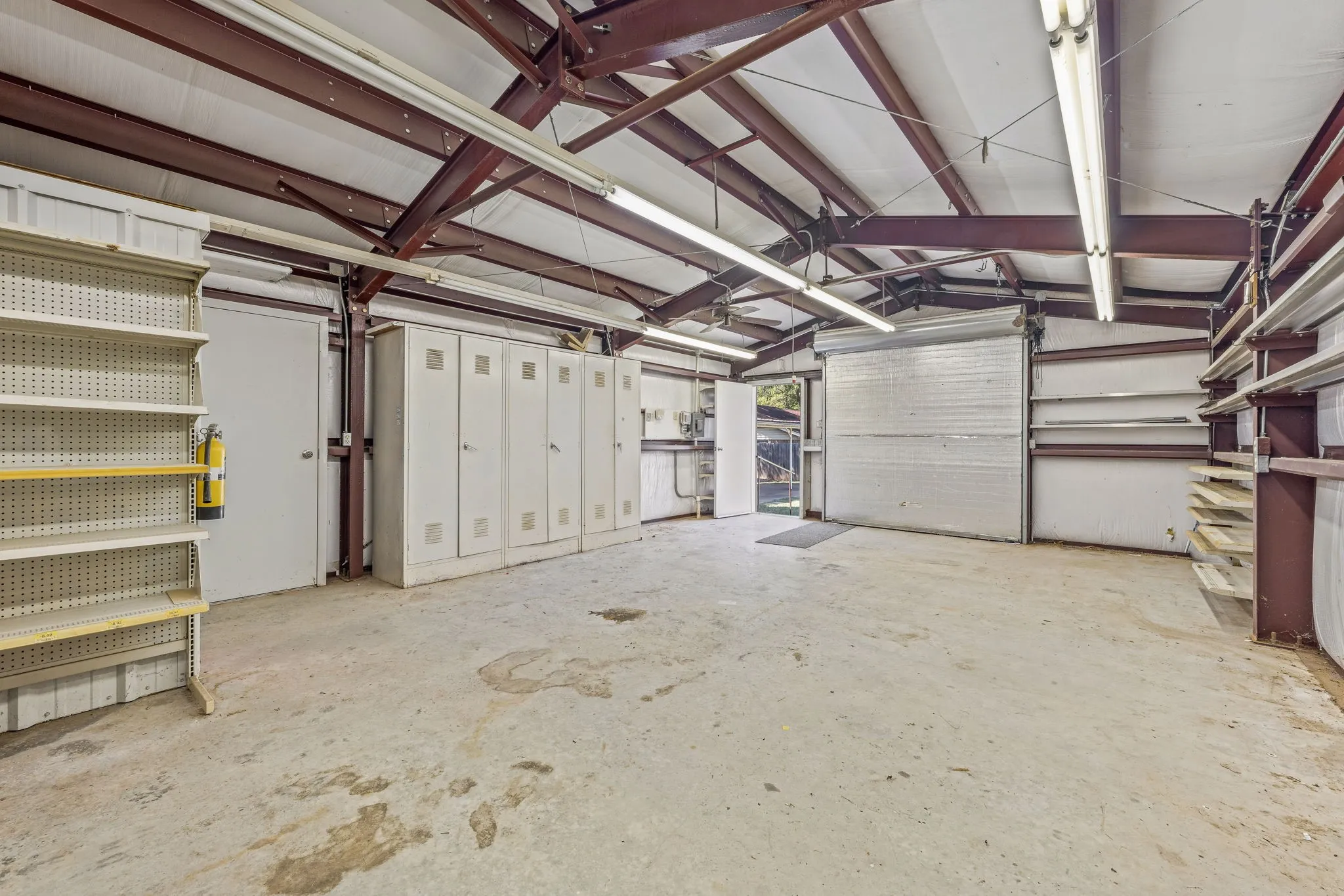 Single Family Residence For Sale in Young County , 1003 Royal Lane, Graham, Texas 76450, 5 Bedroom, 4 Bathroom, 2 Garage spaces, 2,320 Sqft, built in 1975, Preowned, mls#21079484, Real Estate Agent in Graham, Homes For Sale in Young county, Homes For Sale in Graham, Realtor in Graham Texas, Real Estate Brokerage Independent Realty Texas, Luminita Cordes Realtor