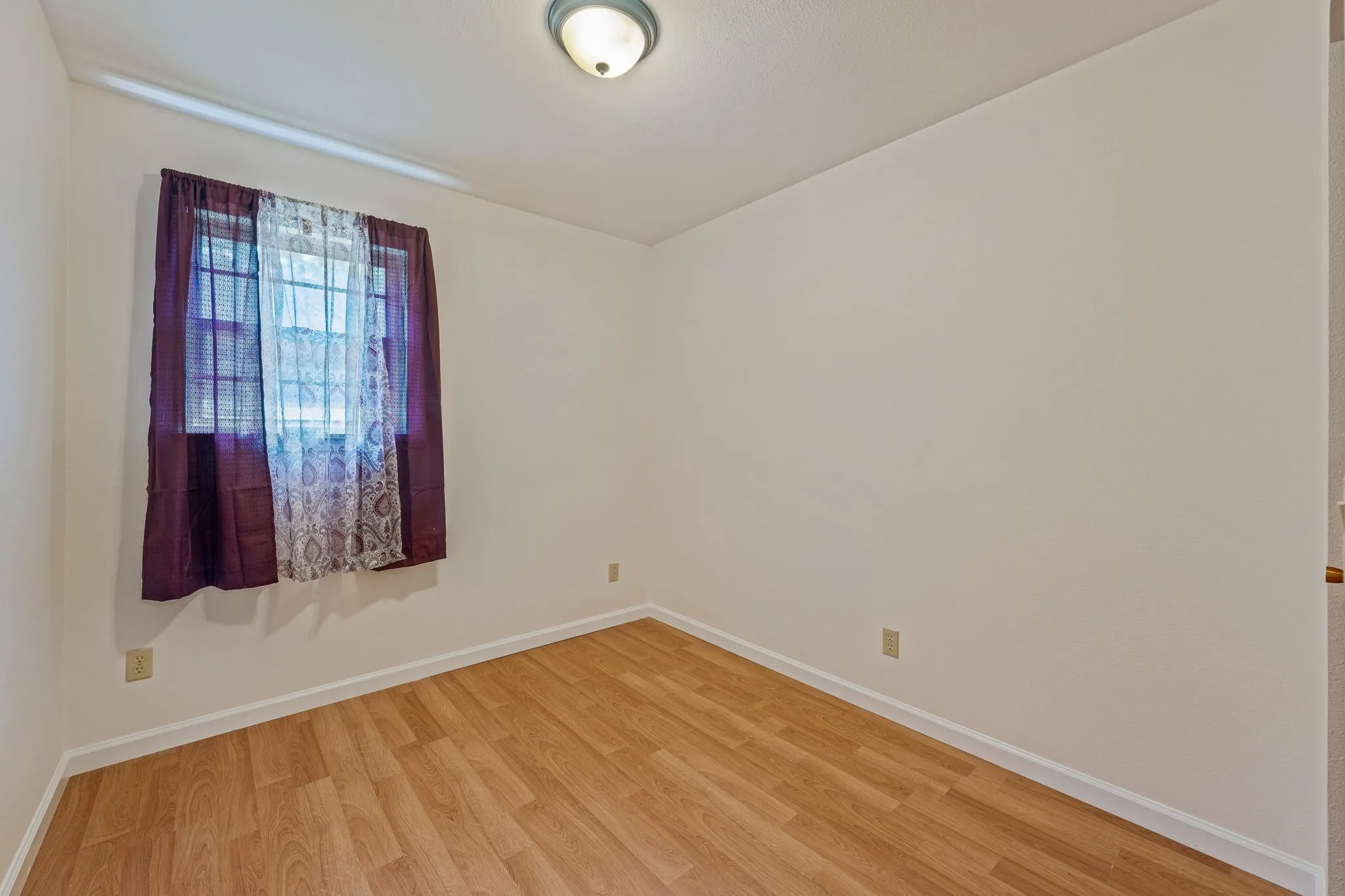 Single Family Residence For Sale in Young County , 1003 Royal Lane, Graham, Texas 76450, 5 Bedroom, 4 Bathroom, 2 Garage spaces, 2,320 Sqft, built in 1975, Preowned, mls#21079484, Real Estate Agent in Graham, Homes For Sale in Young county, Homes For Sale in Graham, Realtor in Graham Texas, Real Estate Brokerage Independent Realty Texas, Luminita Cordes Realtor
