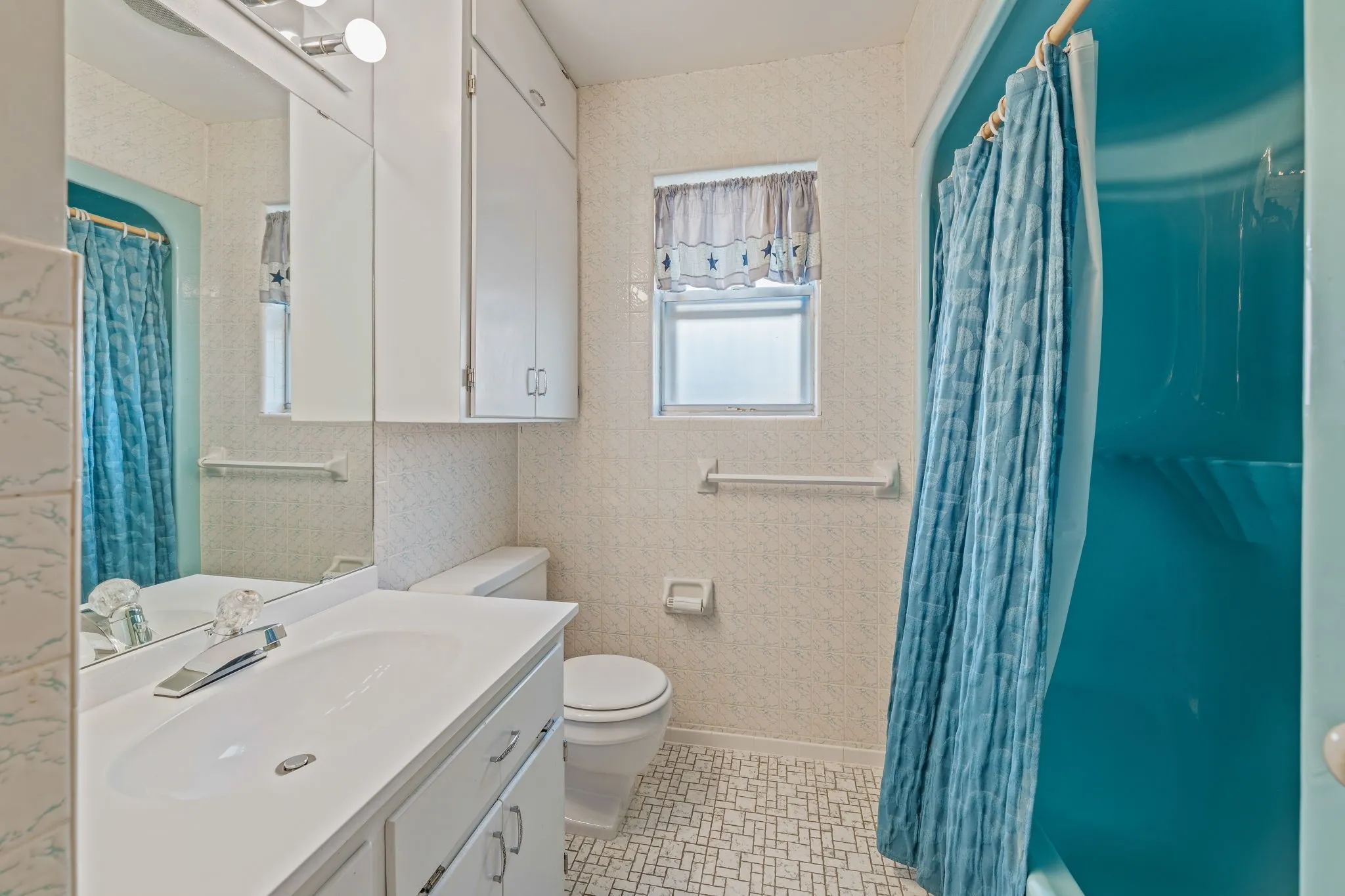 Single Family Residence For Sale in Young County , 1003 Royal Lane, Graham, Texas 76450, 5 Bedroom, 4 Bathroom, 2 Garage spaces, 2,320 Sqft, built in 1975, Preowned, mls#21079484, Real Estate Agent in Graham, Homes For Sale in Young county, Homes For Sale in Graham, Realtor in Graham Texas, Real Estate Brokerage Independent Realty Texas, Luminita Cordes Realtor