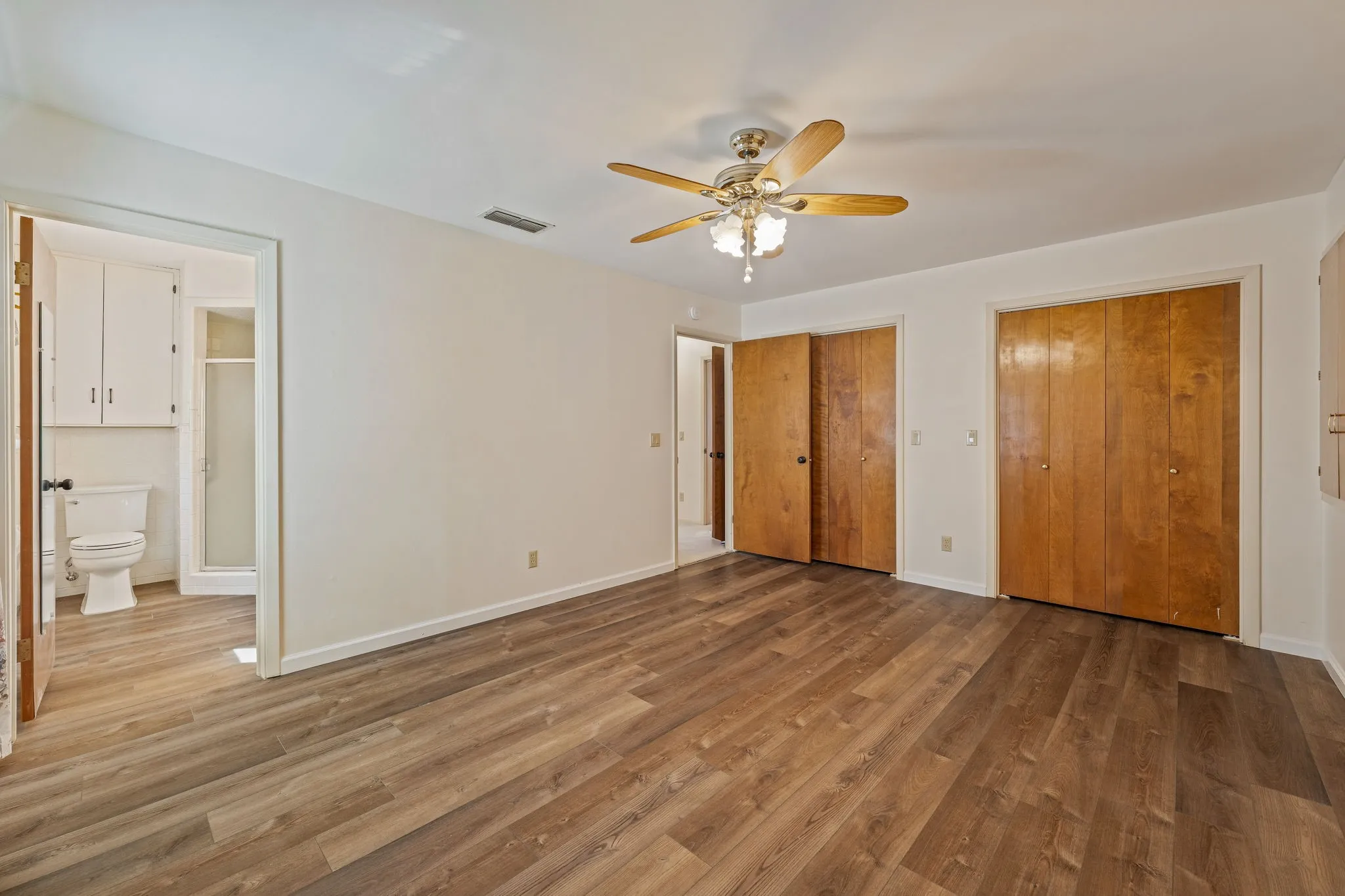 Single Family Residence For Sale in Young County , 1003 Royal Lane, Graham, Texas 76450, 5 Bedroom, 4 Bathroom, 2 Garage spaces, 2,320 Sqft, built in 1975, Preowned, mls#21079484, Real Estate Agent in Graham, Homes For Sale in Young county, Homes For Sale in Graham, Realtor in Graham Texas, Real Estate Brokerage Independent Realty Texas, Luminita Cordes Realtor