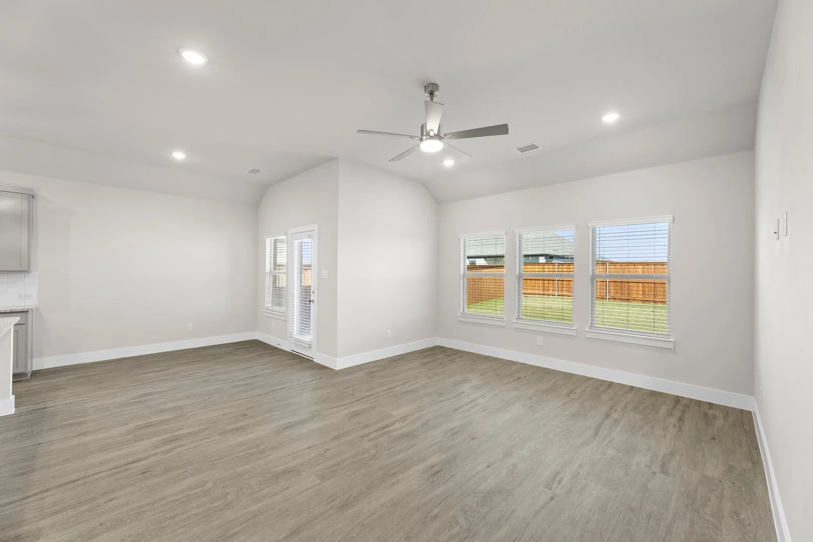 Single Family Residence For Sale in Kaufman County , 2372 Bell Way, Forney, Texas 75126, 4 Bedroom, 2 Bathroom, 2 Garage spaces, 1,762 Sqft, built in 2025, New Construction - Complete, mls#21080204, Real Estate Agent in Forney, Homes For Sale in Kaufman county, Homes For Sale in Forney, Realtor in Forney Texas, Real Estate Brokerage Independent Realty Texas, Luminita Cordes Realtor