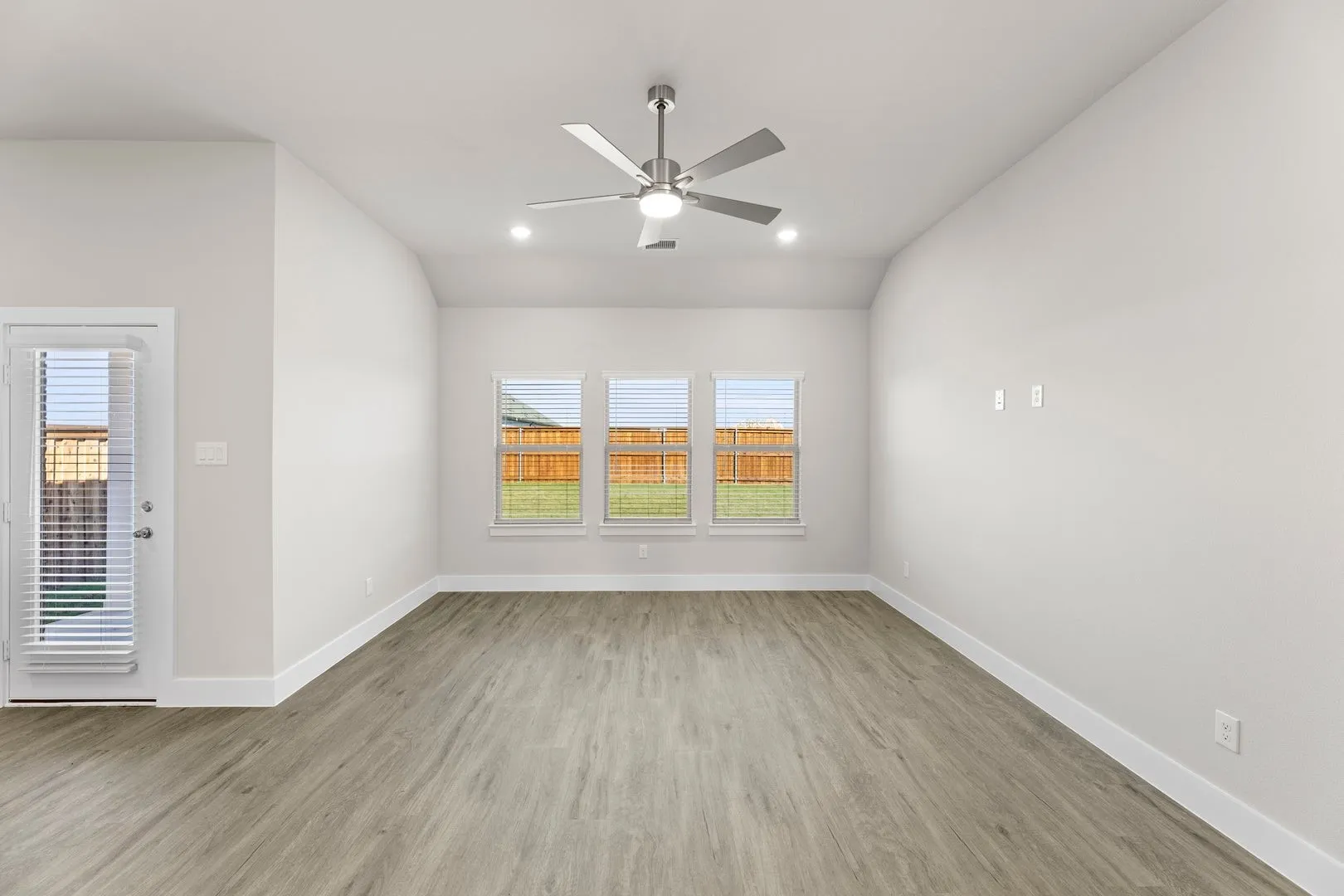 Single Family Residence For Sale in Kaufman County , 2372 Bell Way, Forney, Texas 75126, 4 Bedroom, 2 Bathroom, 2 Garage spaces, 1,762 Sqft, built in 2025, New Construction - Complete, mls#21080204, Real Estate Agent in Forney, Homes For Sale in Kaufman county, Homes For Sale in Forney, Realtor in Forney Texas, Real Estate Brokerage Independent Realty Texas, Luminita Cordes Realtor