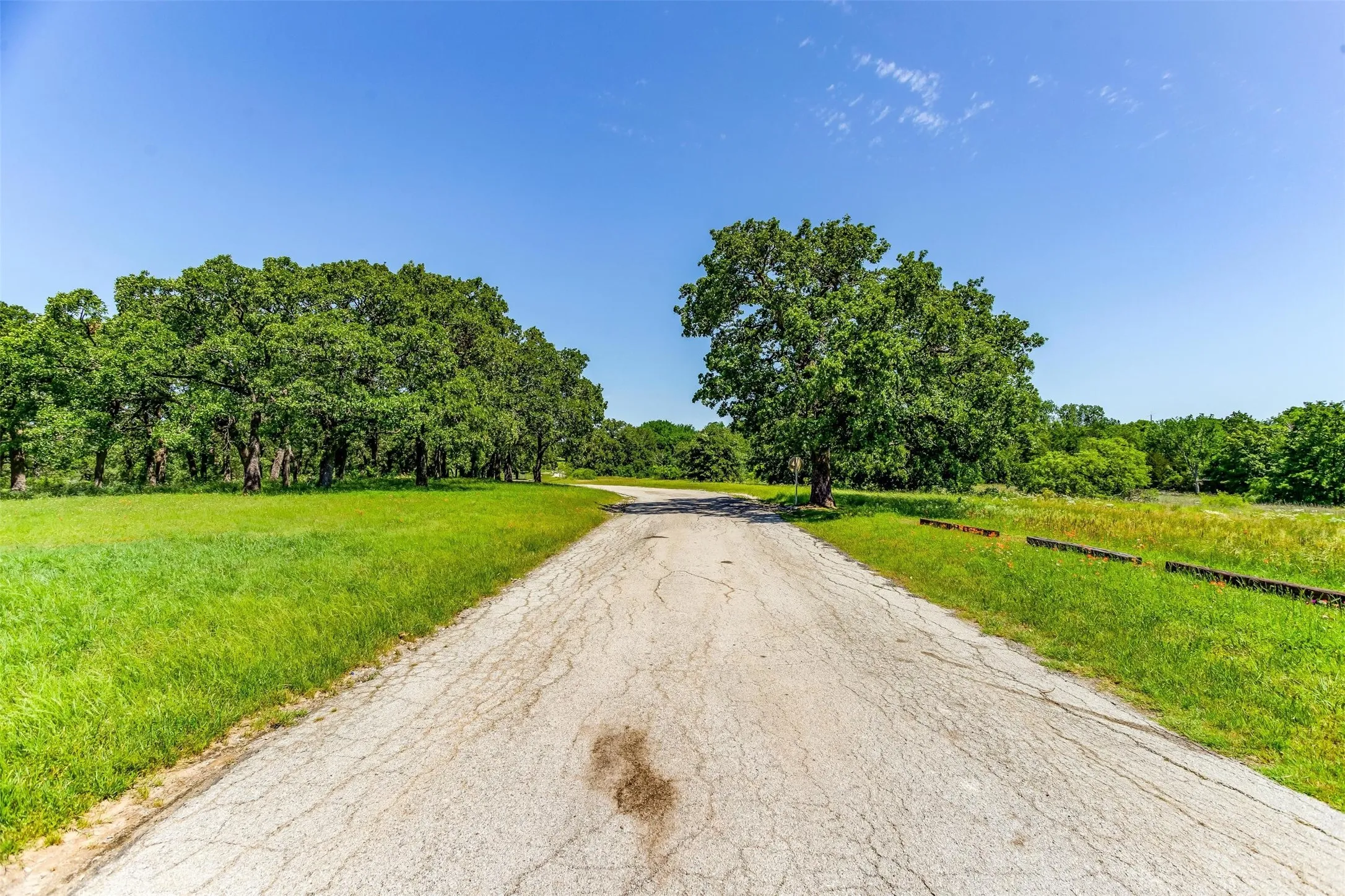 Business For Sale in Johnson County , 215 W Bethesda Road, Burleson, Texas 76028, 0, 0, Garage spaces, 2,000 Sqft, built in 1994, Preowned, mls#21079676, Real Estate Agent in Burleson, Homes For Sale in Johnson county, Homes For Sale in Burleson, Realtor in Burleson Texas, Real Estate Brokerage Independent Realty Texas, Luminita Cordes Realtor
