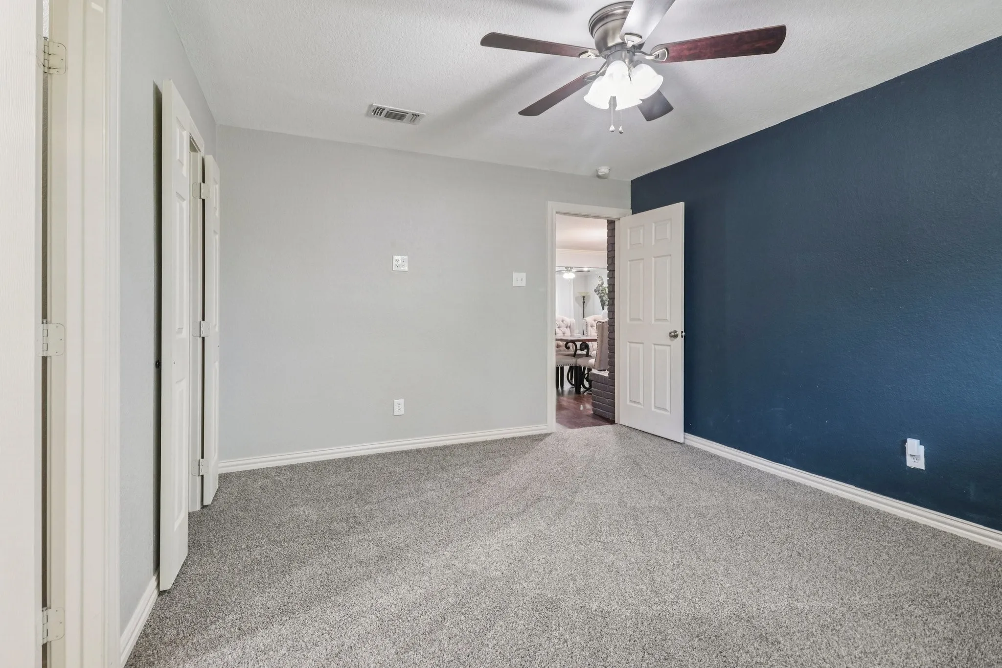 Single Family Residence For Sale in Dallas County , 1213 W Tarrant Road, Grand Prairie, Texas 75050, 4 Bedroom, 2 Bathroom, Garage spaces, 2,274 Sqft, built in 1965, Preowned, mls#21080417, Real Estate Agent in Grand Prairie, Homes For Sale in Dallas county, Homes For Sale in Grand Prairie, Realtor in Grand Prairie Texas, Real Estate Brokerage Independent Realty Texas, Luminita Cordes Realtor