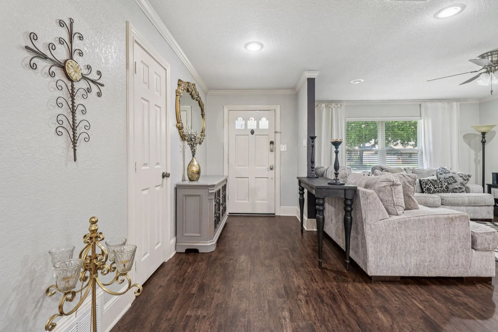 Single Family Residence For Sale in Dallas County , 1213 W Tarrant Road, Grand Prairie, Texas 75050, 4 Bedroom, 2 Bathroom, Garage spaces, 2,274 Sqft, built in 1965, Preowned, mls#21080417, Real Estate Agent in Grand Prairie, Homes For Sale in Dallas county, Homes For Sale in Grand Prairie, Realtor in Grand Prairie Texas, Real Estate Brokerage Independent Realty Texas, Luminita Cordes Realtor
