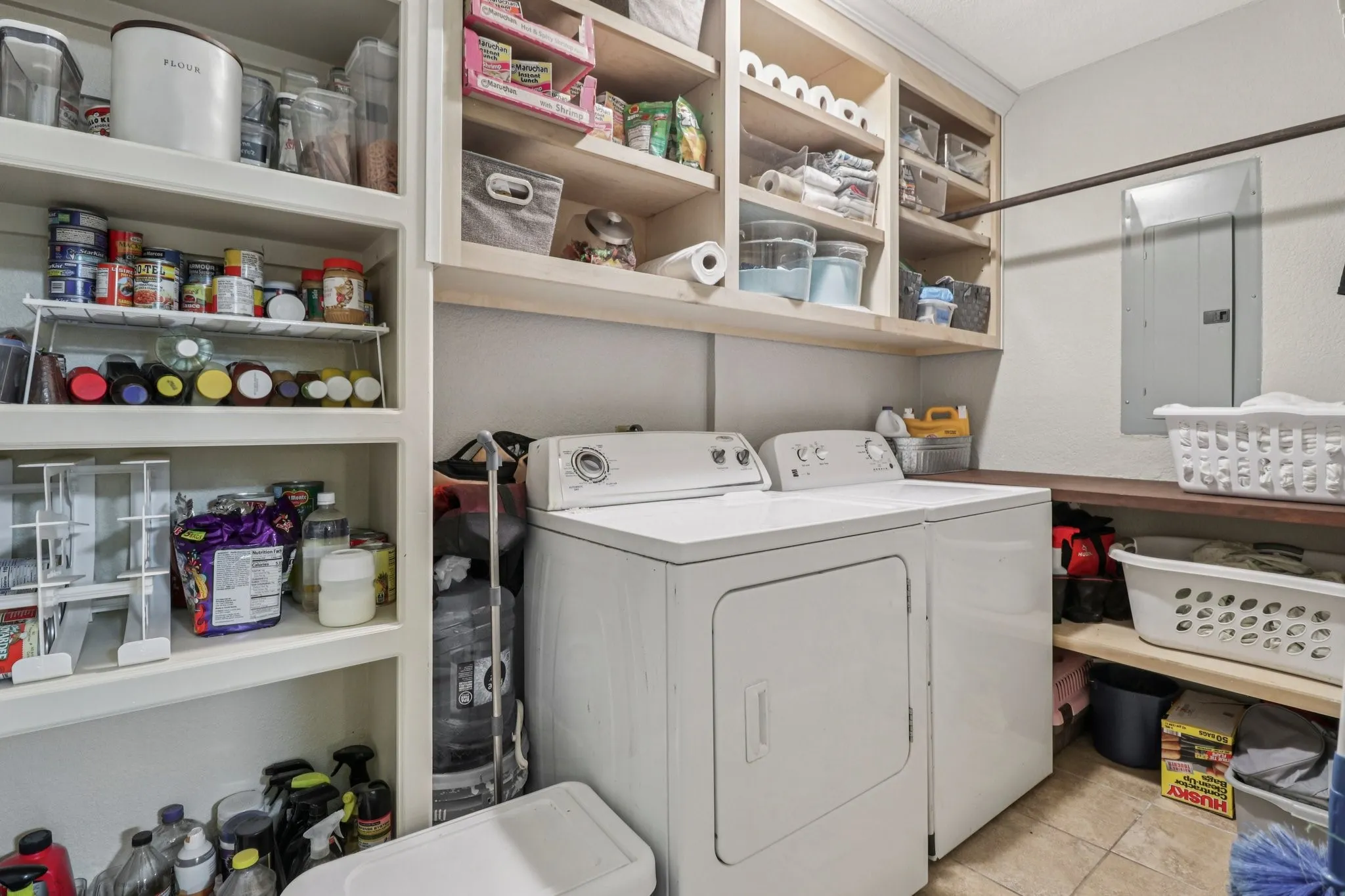 Single Family Residence For Sale in Dallas County , 1213 W Tarrant Road, Grand Prairie, Texas 75050, 4 Bedroom, 2 Bathroom, Garage spaces, 2,274 Sqft, built in 1965, Preowned, mls#21080417, Real Estate Agent in Grand Prairie, Homes For Sale in Dallas county, Homes For Sale in Grand Prairie, Realtor in Grand Prairie Texas, Real Estate Brokerage Independent Realty Texas, Luminita Cordes Realtor